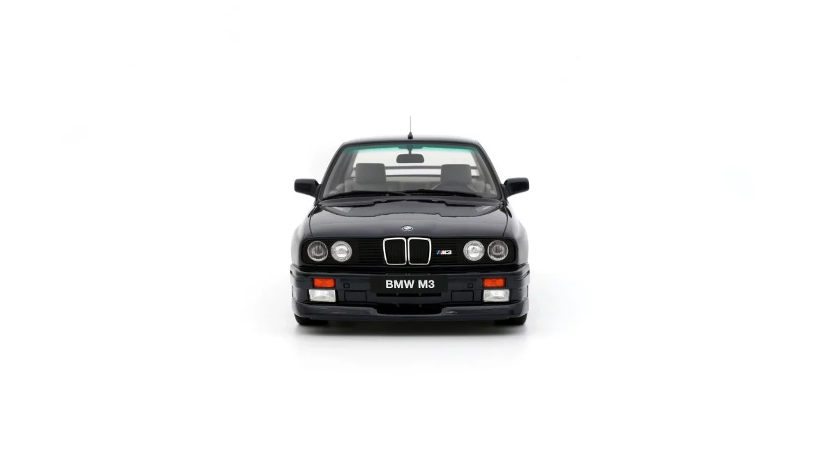 OTTO OT1216 1/18 BMW (E30) M3 Europameister Macau Bleu Metallic 1988 - obrazek 4