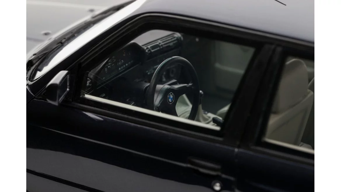 OTTO OT1216 1/18 BMW (E30) M3 Europameister Macau Bleu Metallic 1988 - obrazek 9