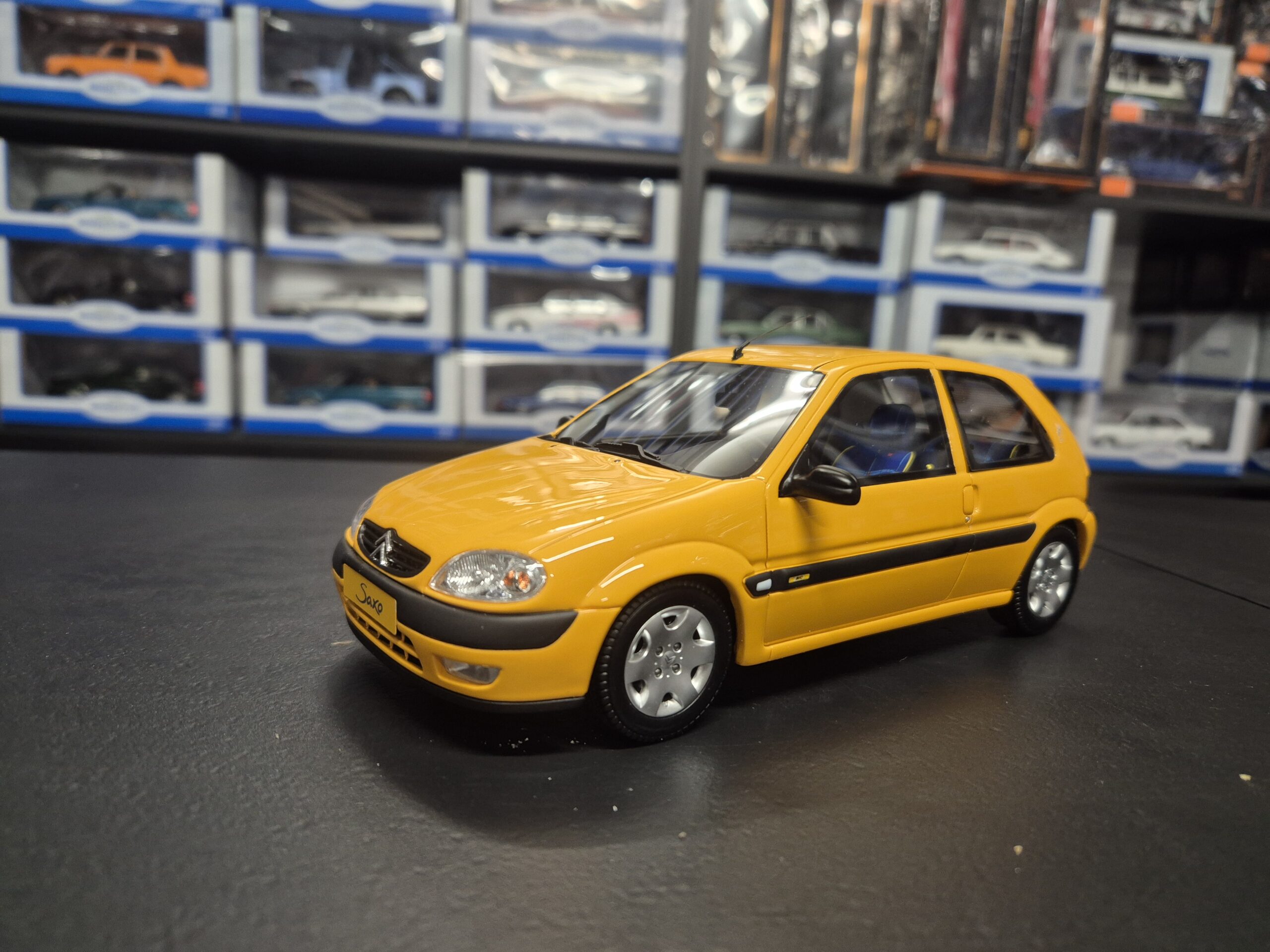 OTTO OT1190 CITROEN SAXO 1.4 2000 POMARAŃCZOWY SKALA 1/18 - obrazek 3