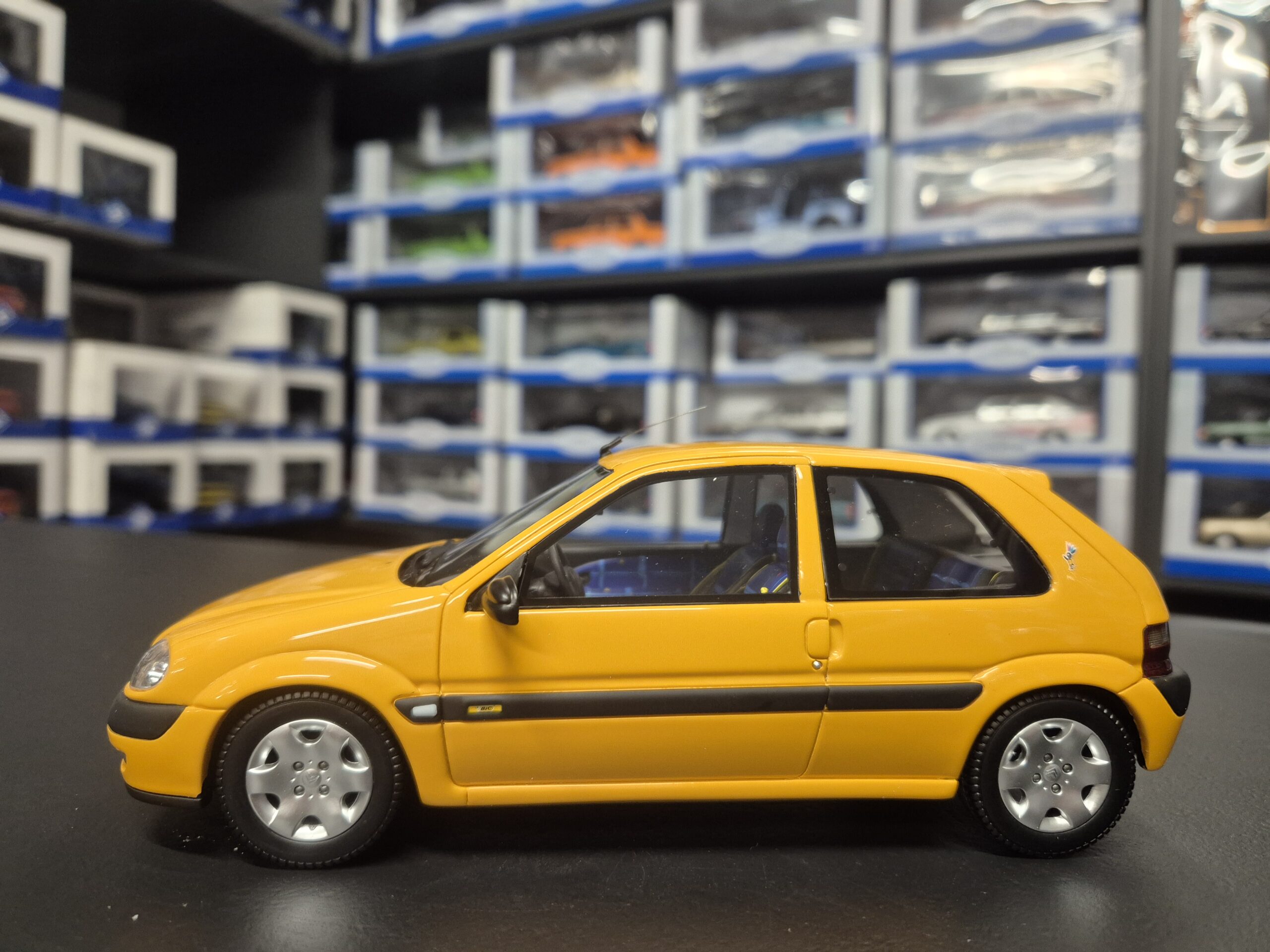 OTTO OT1190 CITROEN SAXO 1.4 2000 POMARAŃCZOWY SKALA 1/18 - obrazek 4