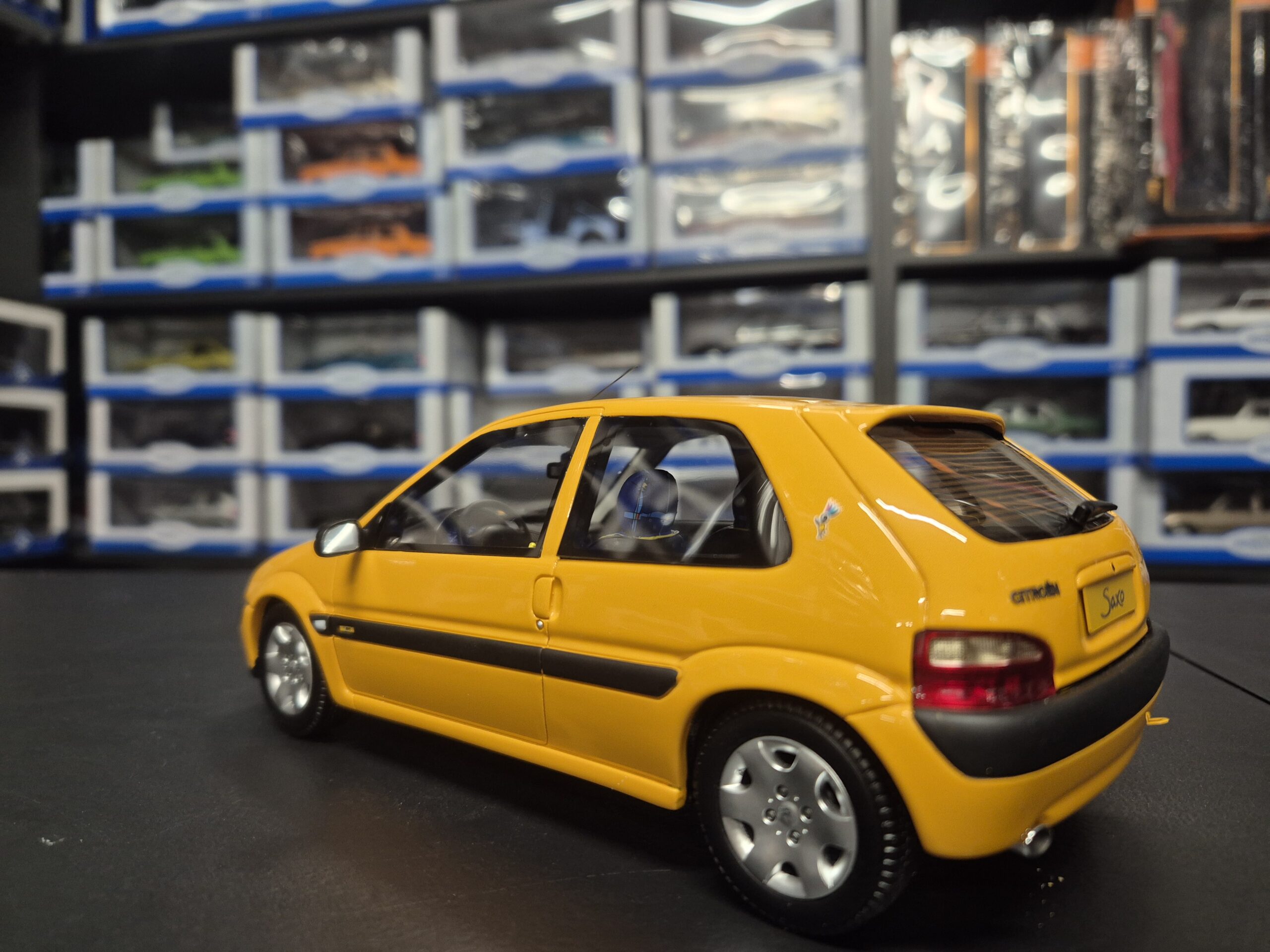 OTTO OT1190 CITROEN SAXO 1.4 2000 POMARAŃCZOWY SKALA 1/18 - obrazek 5
