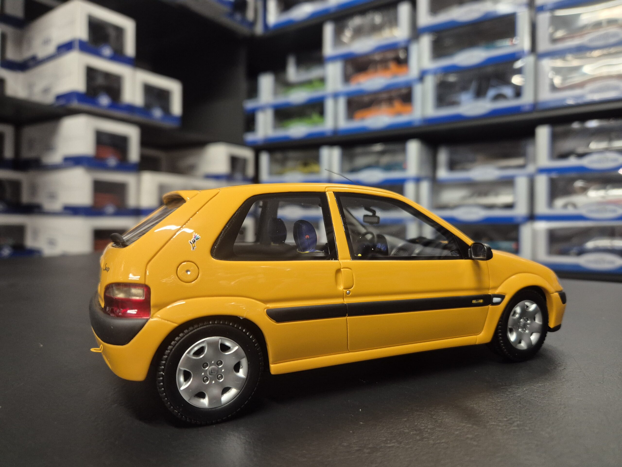OTTO OT1190 CITROEN SAXO 1.4 2000 POMARAŃCZOWY SKALA 1/18 - obrazek 7