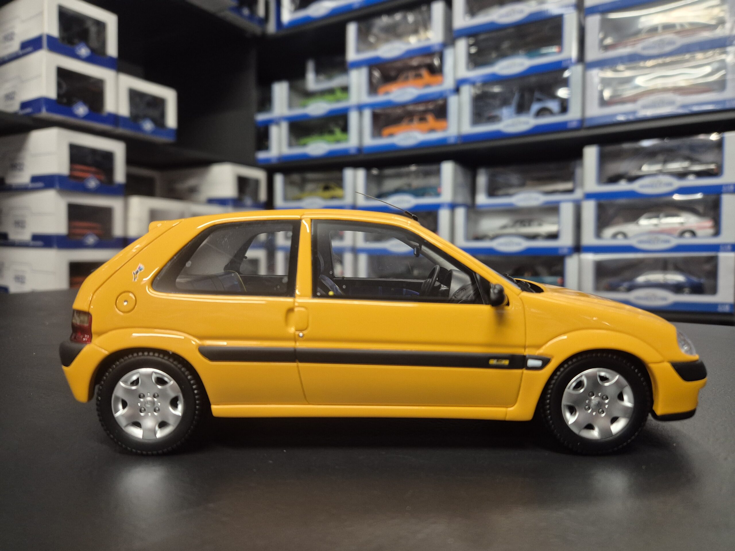 OTTO OT1190 CITROEN SAXO 1.4 2000 POMARAŃCZOWY SKALA 1/18 - obrazek 8
