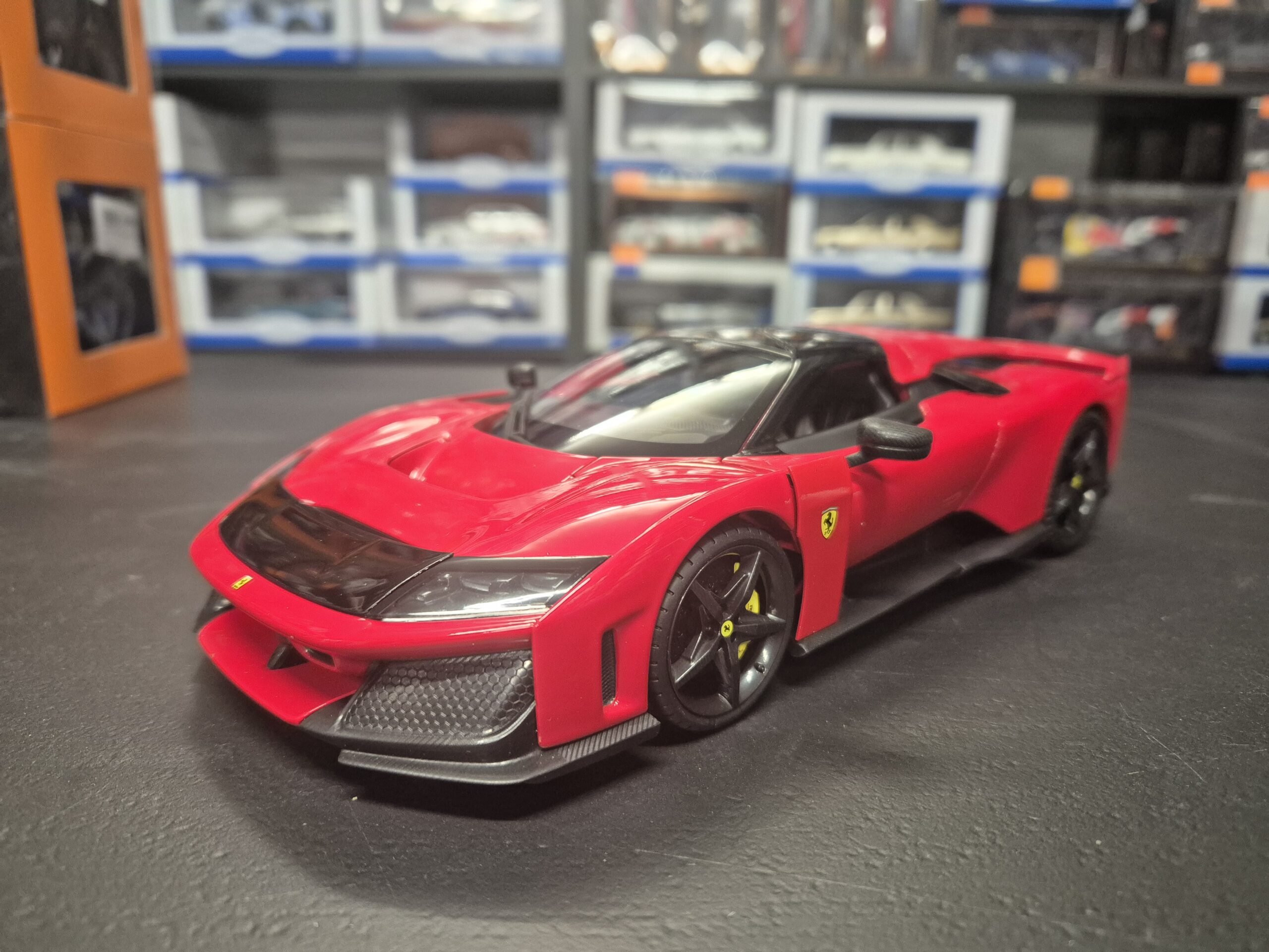 BBURAGO 1/18 FERRARI F80 CZERWONY BBU18 16022 BURAGO