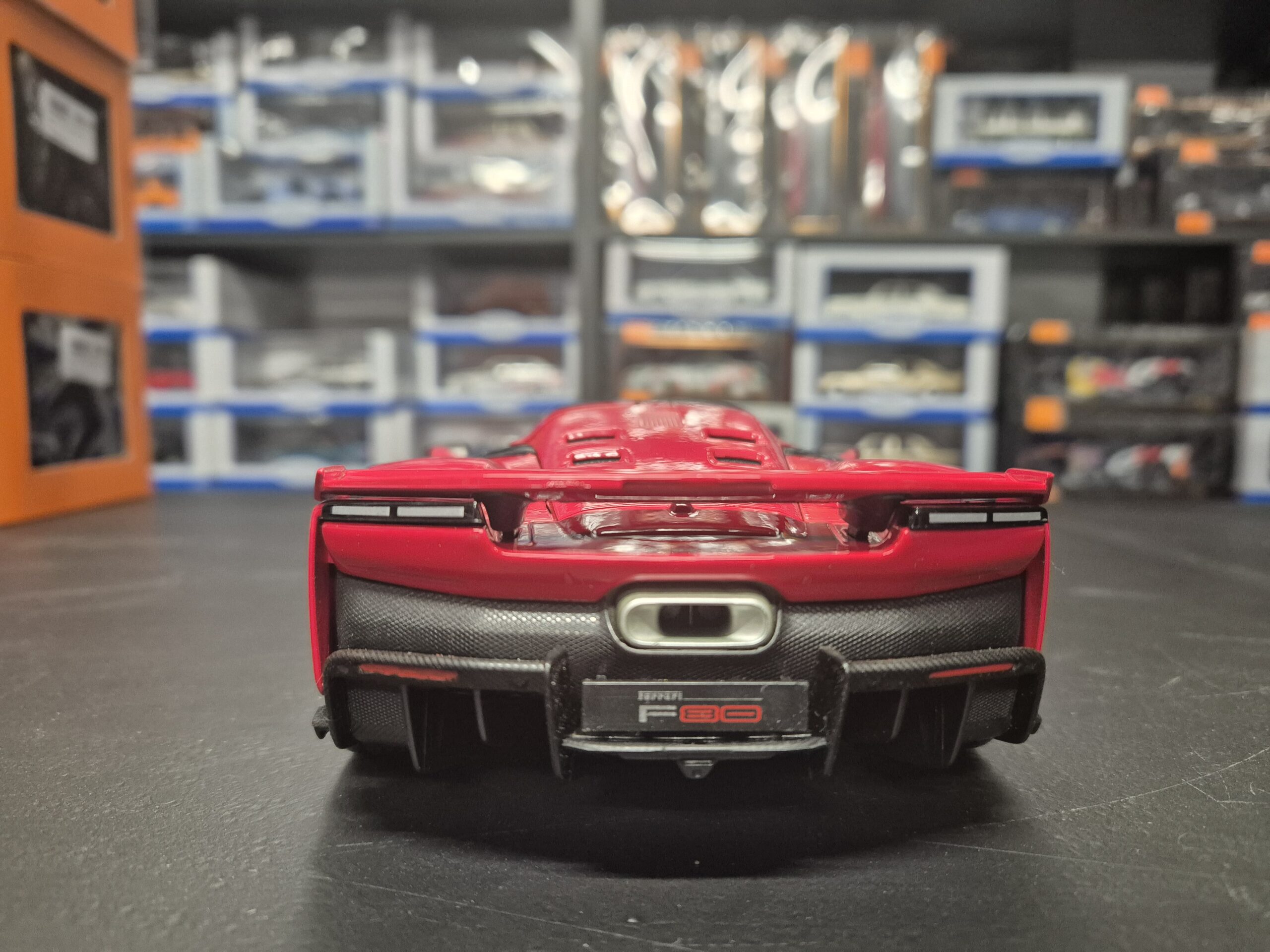 BBURAGO 1/18 FERRARI F80 CZERWONY BBU18 16022 BURAGO - obrazek 8