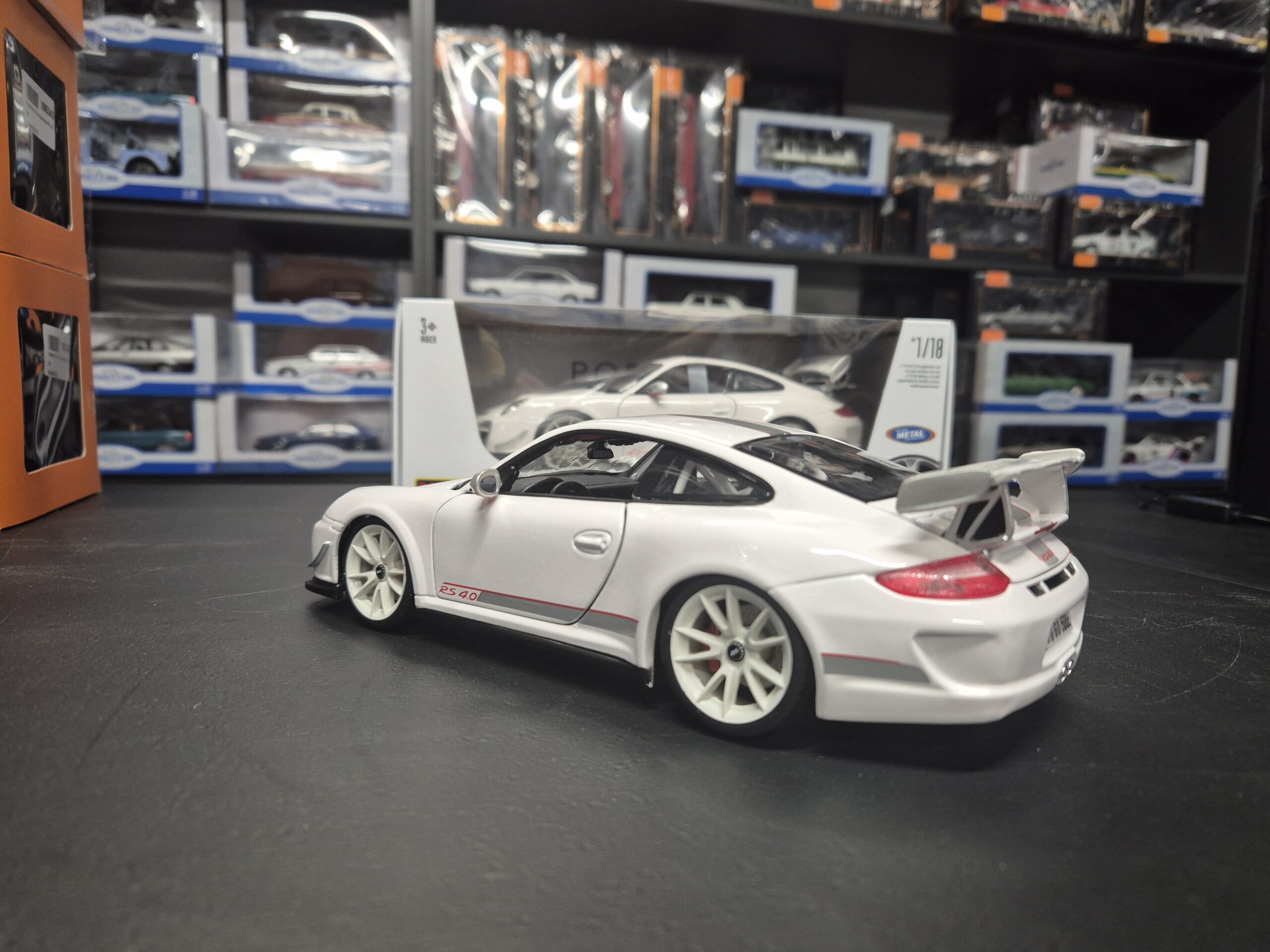 BBURAGO 1/18 PORSCHE 911 GT3 RS 4.0 BIAŁY 11036 BURAGO - obrazek 8