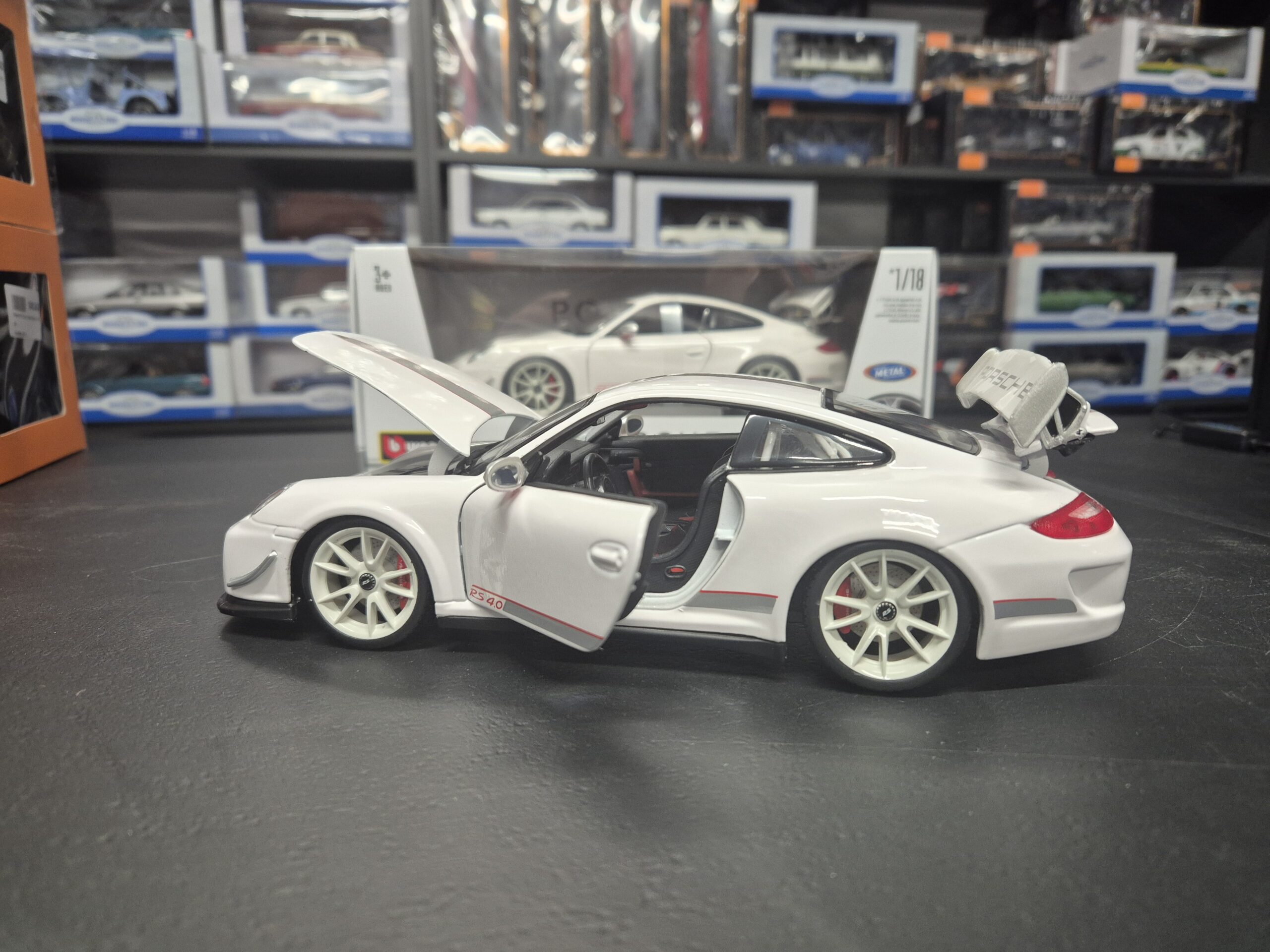 BBURAGO 1/18 PORSCHE 911 GT3 RS 4.0 BIAŁY 11036 BURAGO - obrazek 9