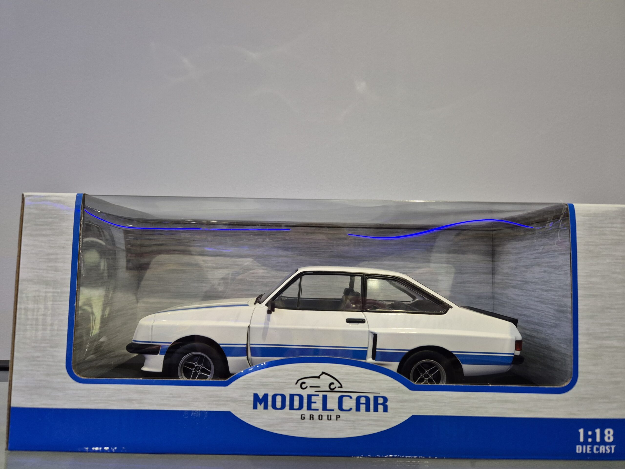 FORD ESCORT MK II RS 2000 X PACK 1/18 MCG18350 - obrazek 11