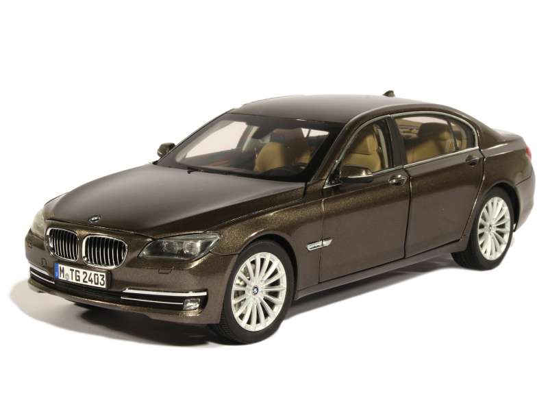 BMW 750Li F02 2013 KYOSHO DEALER SKAL 1/18 80432360452