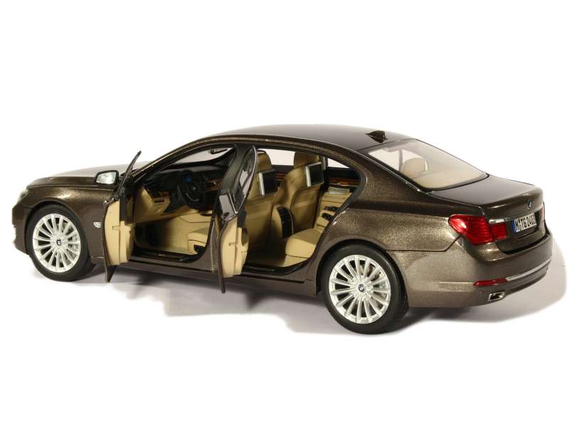 BMW 750Li F02 2013 KYOSHO DEALER SKAL 1/18 80432360452 - obrazek 8