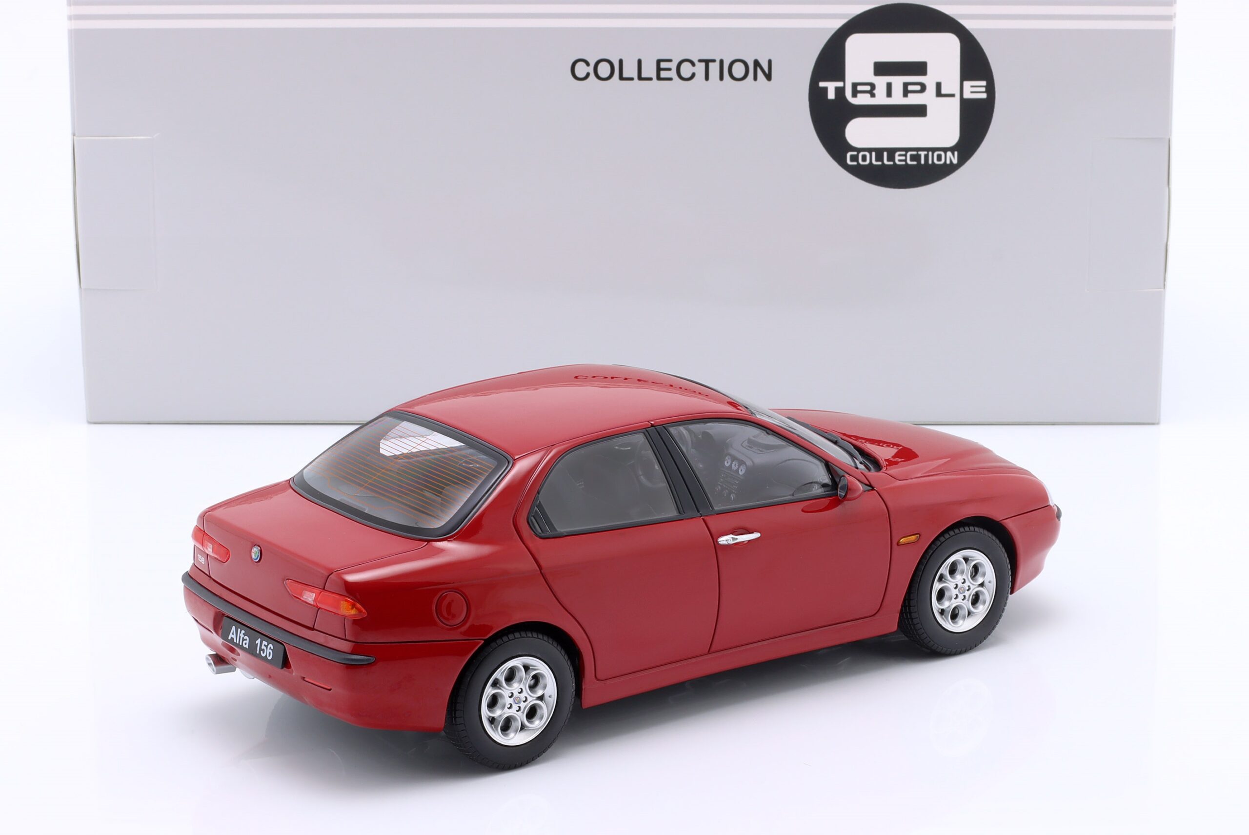 TRIPLE9 ALFA ROMEO 156 1998 Alfa red 1:18 T9-1800510 - obrazek 3