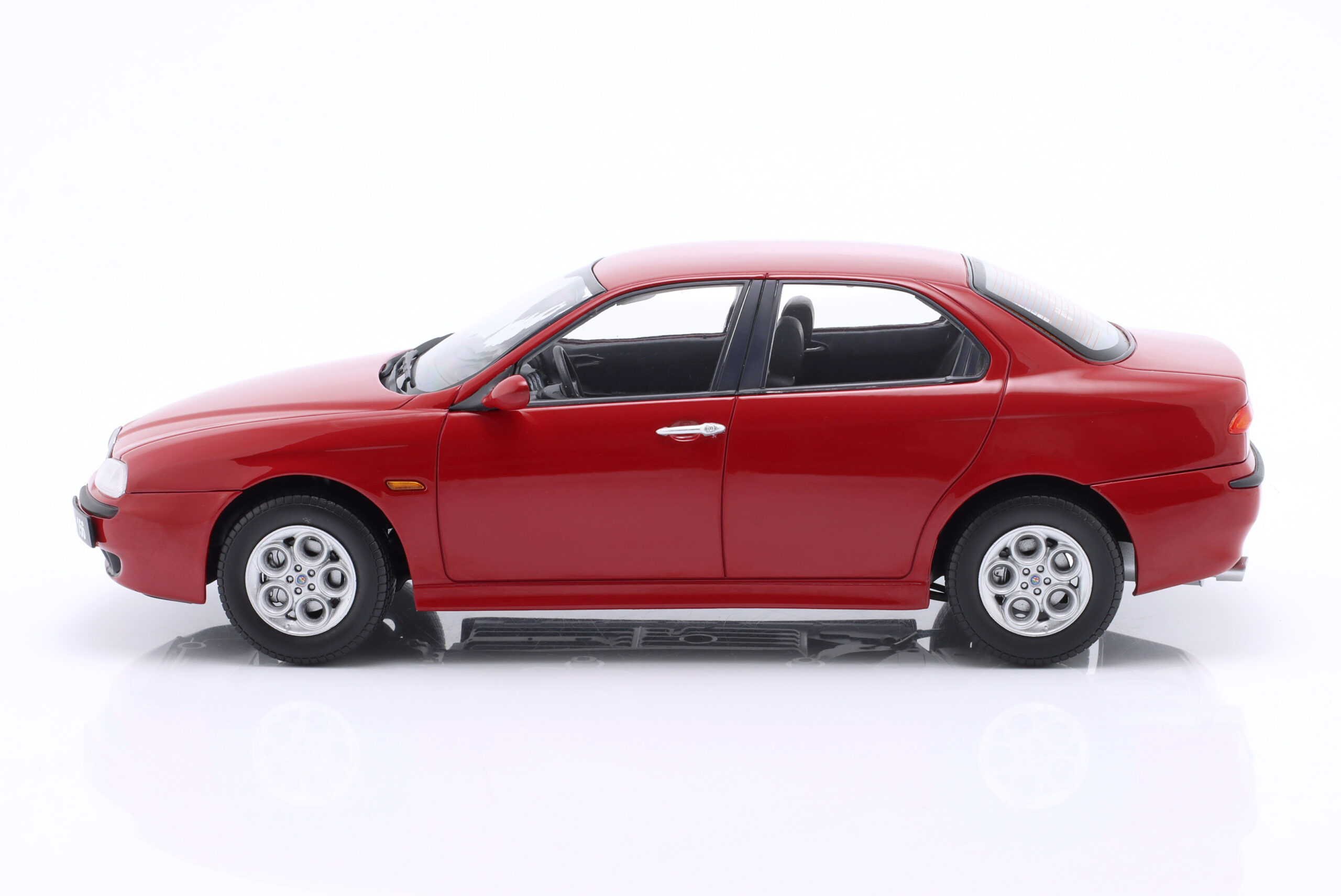 TRIPLE9 ALFA ROMEO 156 1998 Alfa red 1:18 T9-1800510 - obrazek 5
