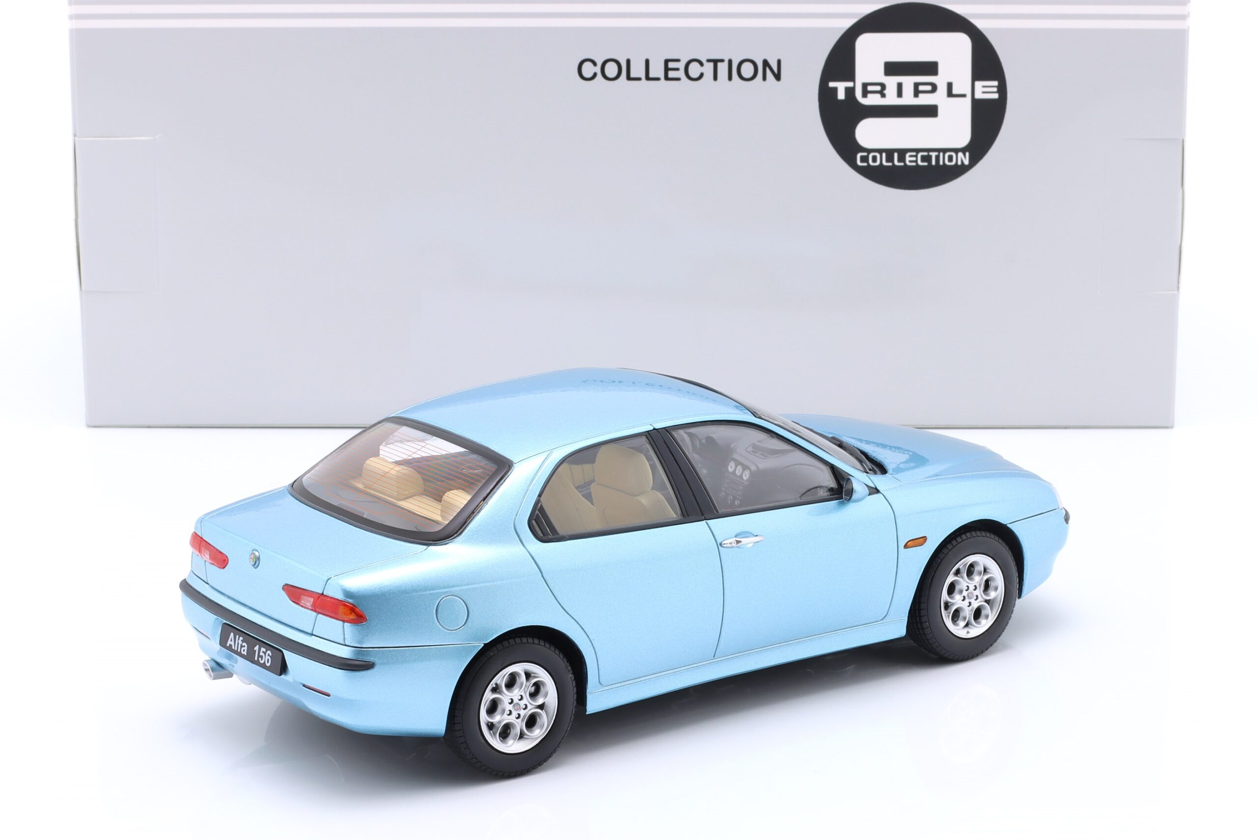 TRIPLE9 ALFA ROMEO 156 1998 Light blue meallic 1:18 T9-1800511 - obrazek 3