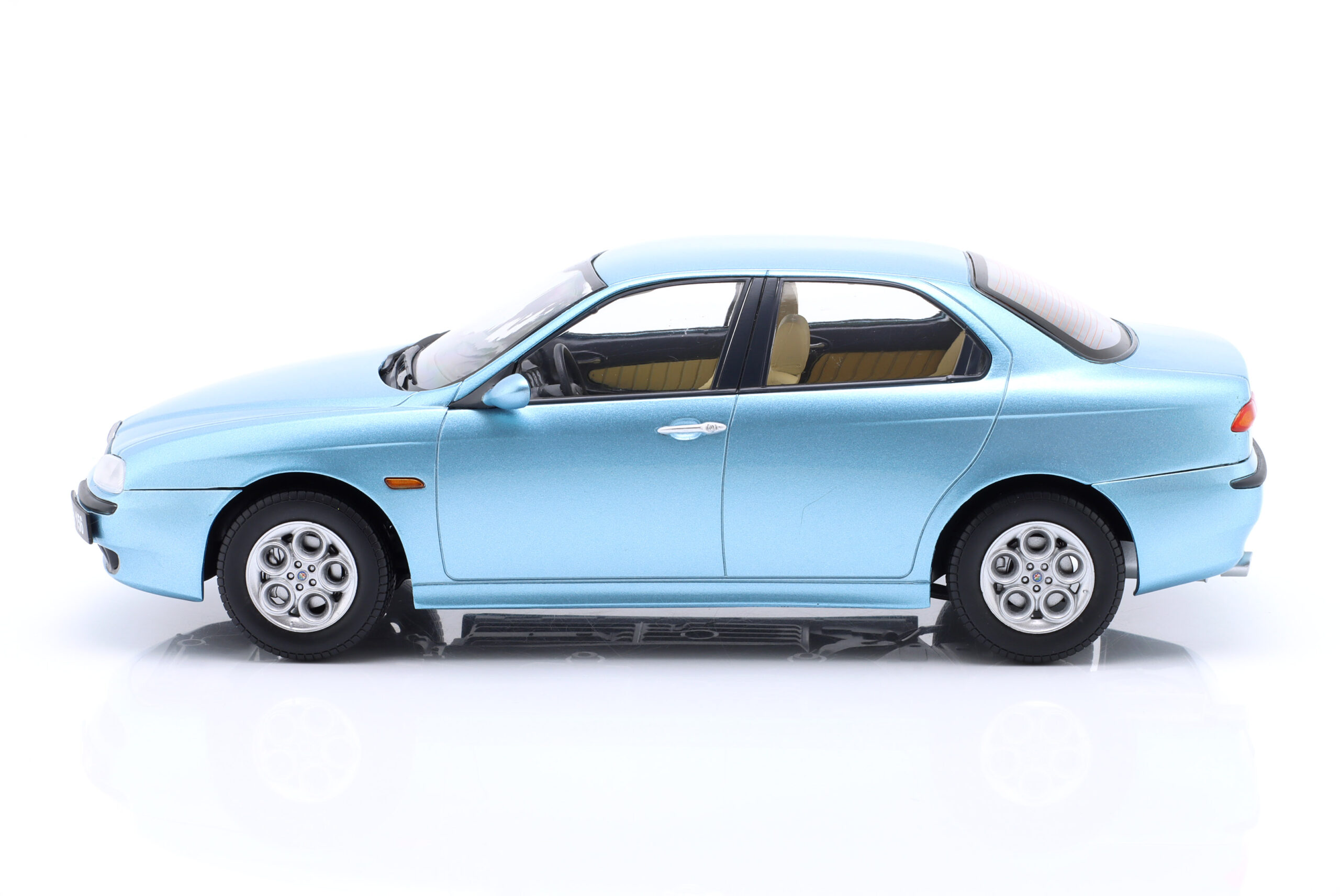 TRIPLE9 ALFA ROMEO 156 1998 Light blue meallic 1:18 T9-1800511 - obrazek 6