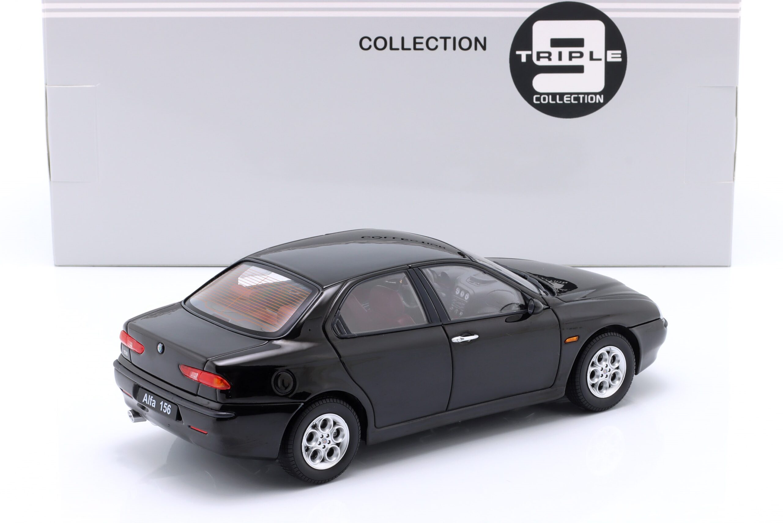 TRIPLE9 ALFA ROMEO 156 1998 Black 1:18 T9-1800512 - obrazek 3