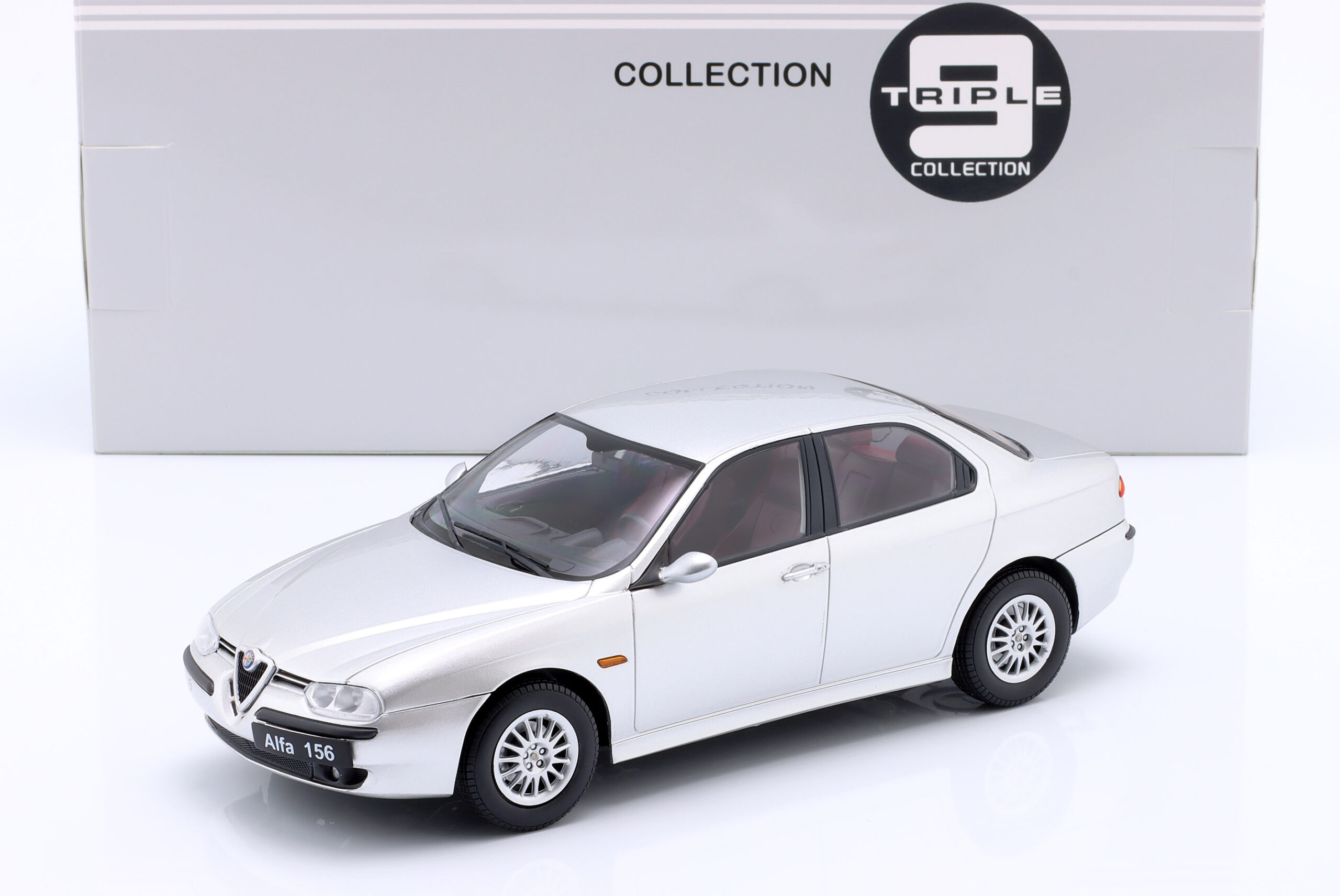 ALFA ROMEO 156 1998 1/18 Silver metallic TRIPLE9 T9-1800513
