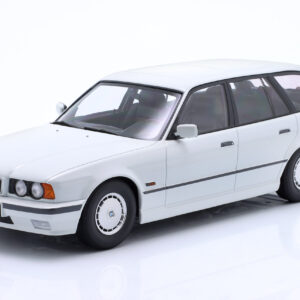 TRIPLE9 BMW 5-Series (E34) Touring 1996 Alpine white 1/18 T9-1800404