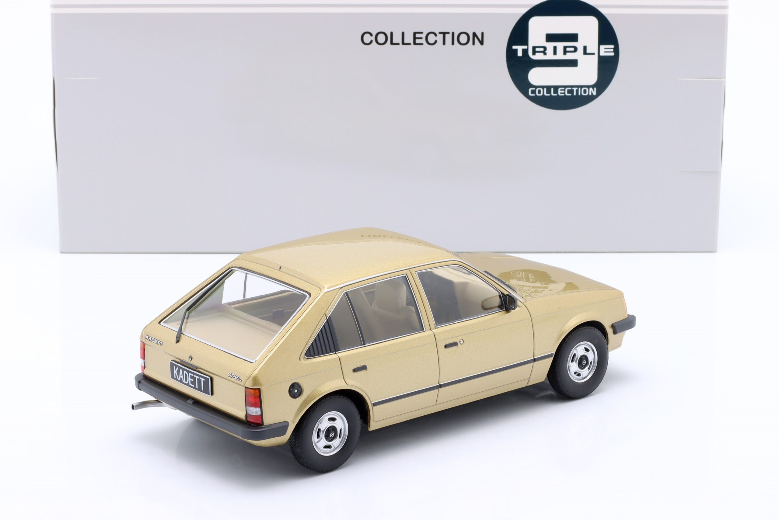 TRIPLE9 OPEL KADETT D 1984 Gold metallic 1:18 T9-1800422 - obrazek 3