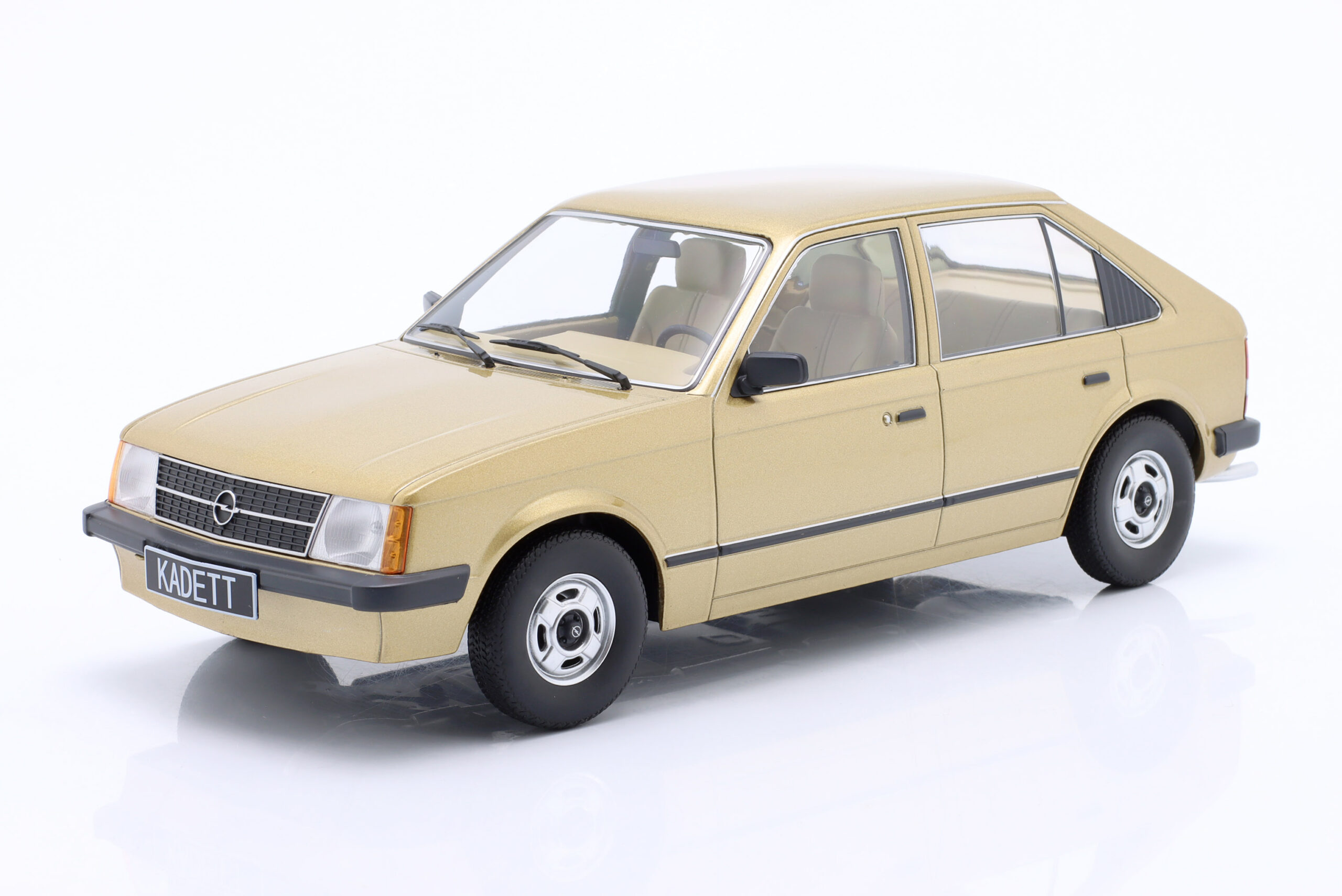 TRIPLE9 OPEL KADETT D 1984 Gold metallic 1:18 T9-1800422
