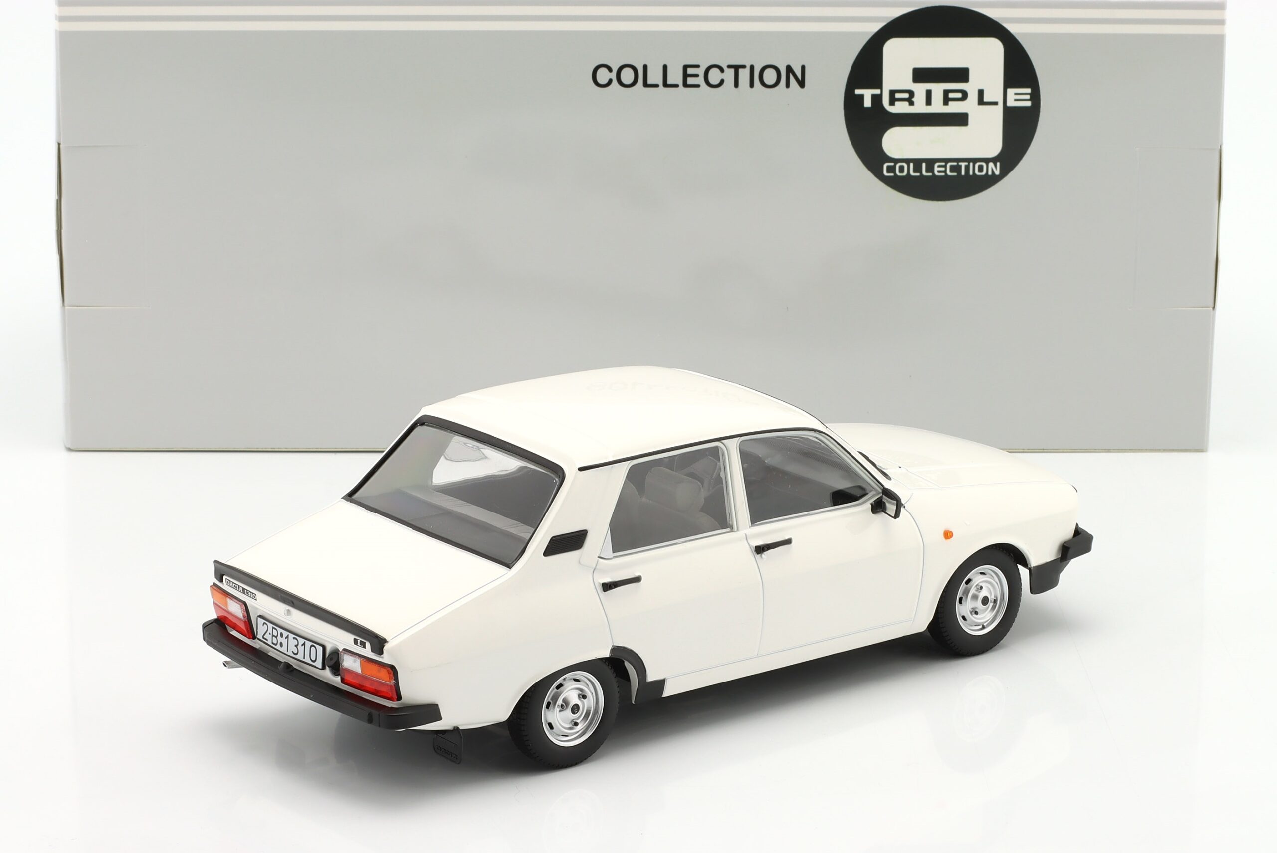 TRIPLE9 DACIA 1310 L 1993 White 1:18 T9-1800284 - obrazek 3