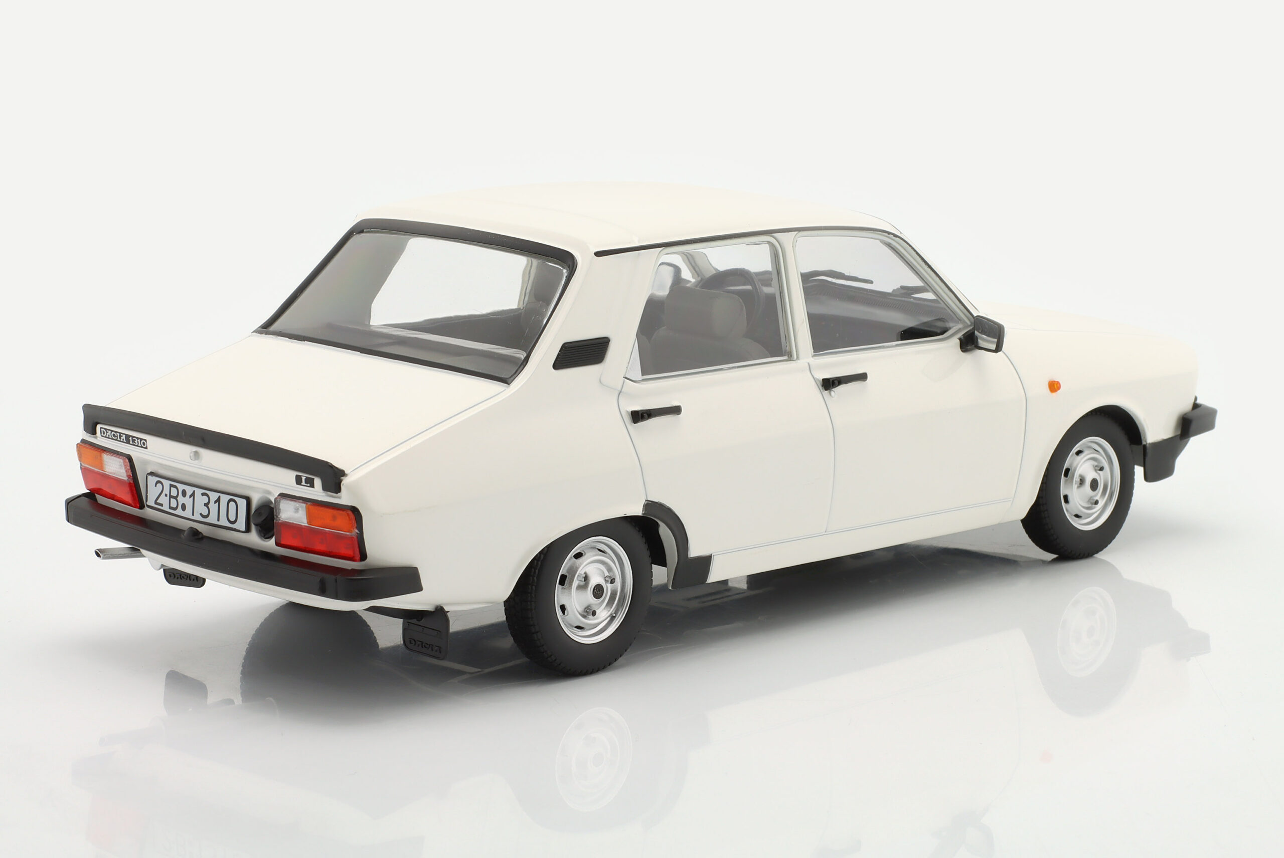 TRIPLE9 DACIA 1310 L 1993 White 1:18 T9-1800284 - obrazek 5