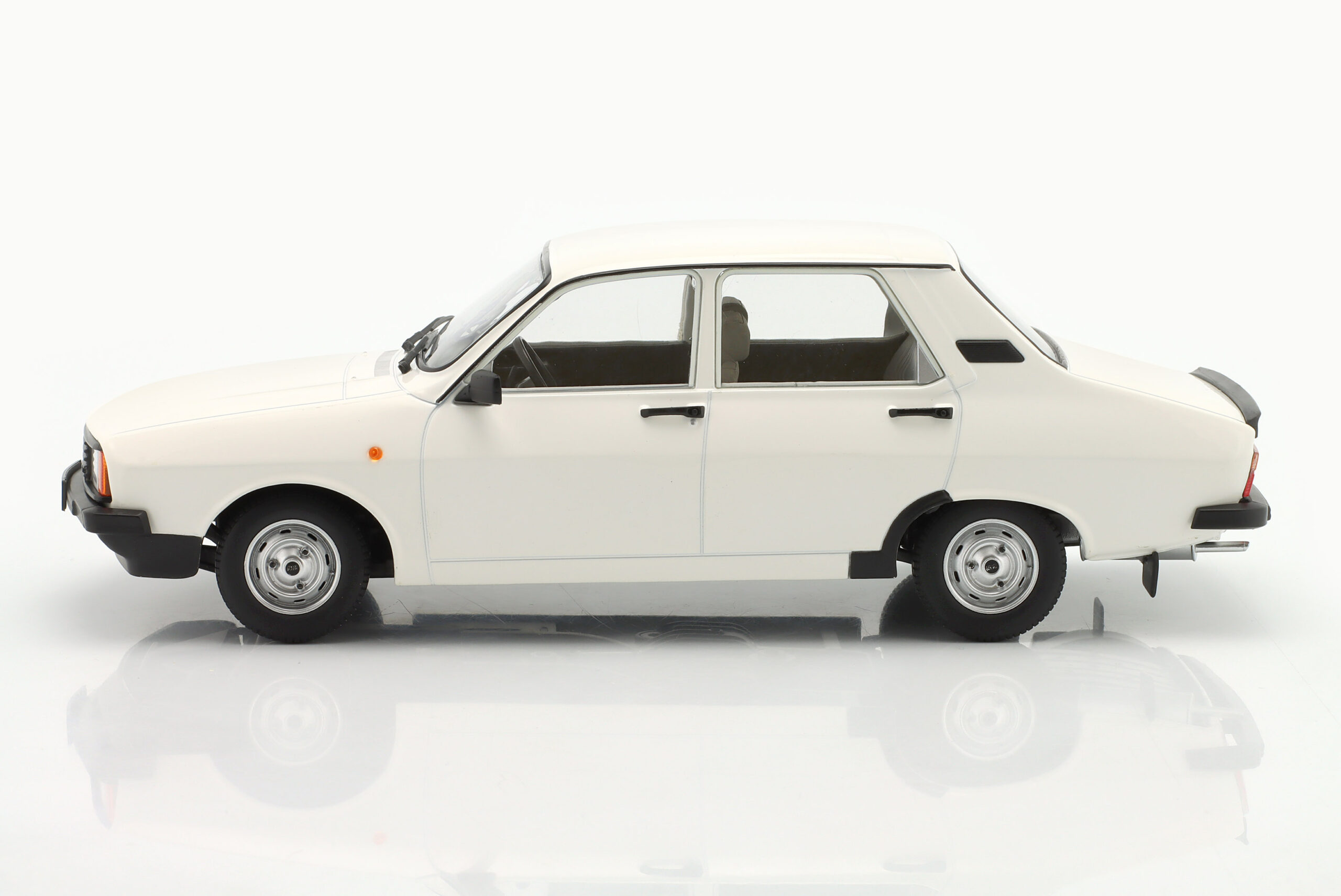 TRIPLE9 DACIA 1310 L 1993 White 1:18 T9-1800284 - obrazek 6