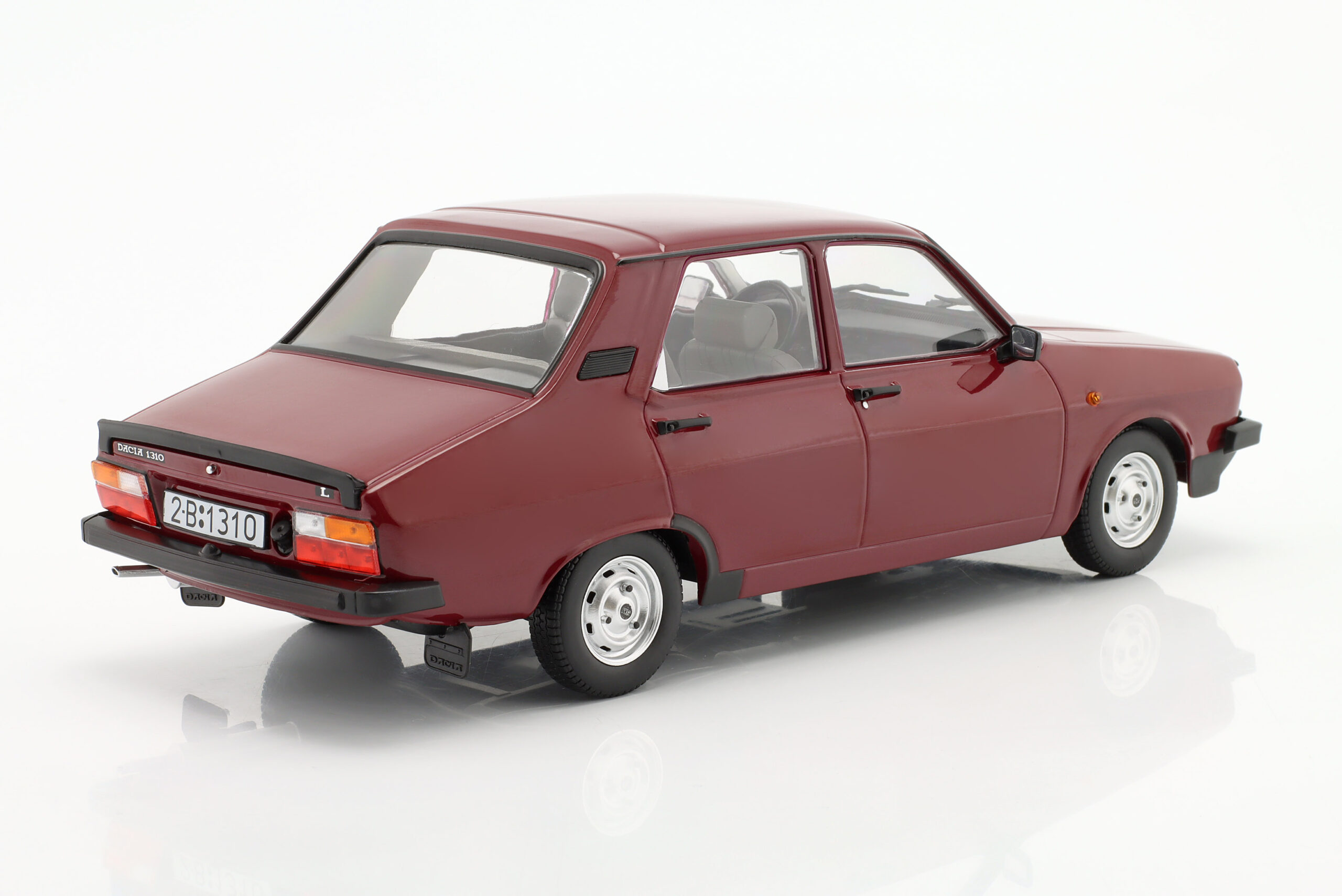 TRIPLE9 DACIA 1310 L 1993 Dark Red 1:18 T9-1800287 - obrazek 5