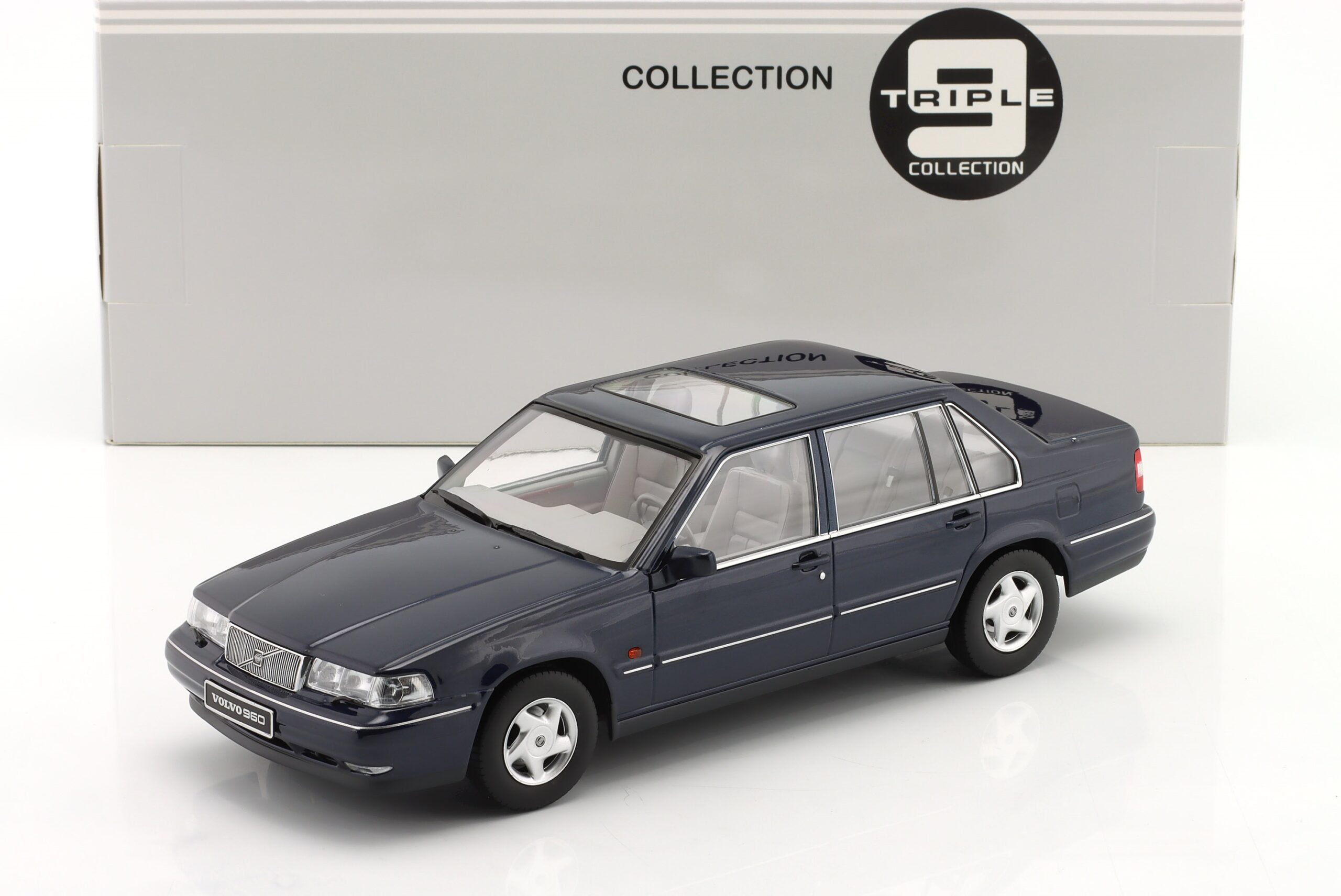 TRIPLE9 VOLVO 960 1996 Dark Blue metallic 1:18 T9-1800302 - obrazek 3