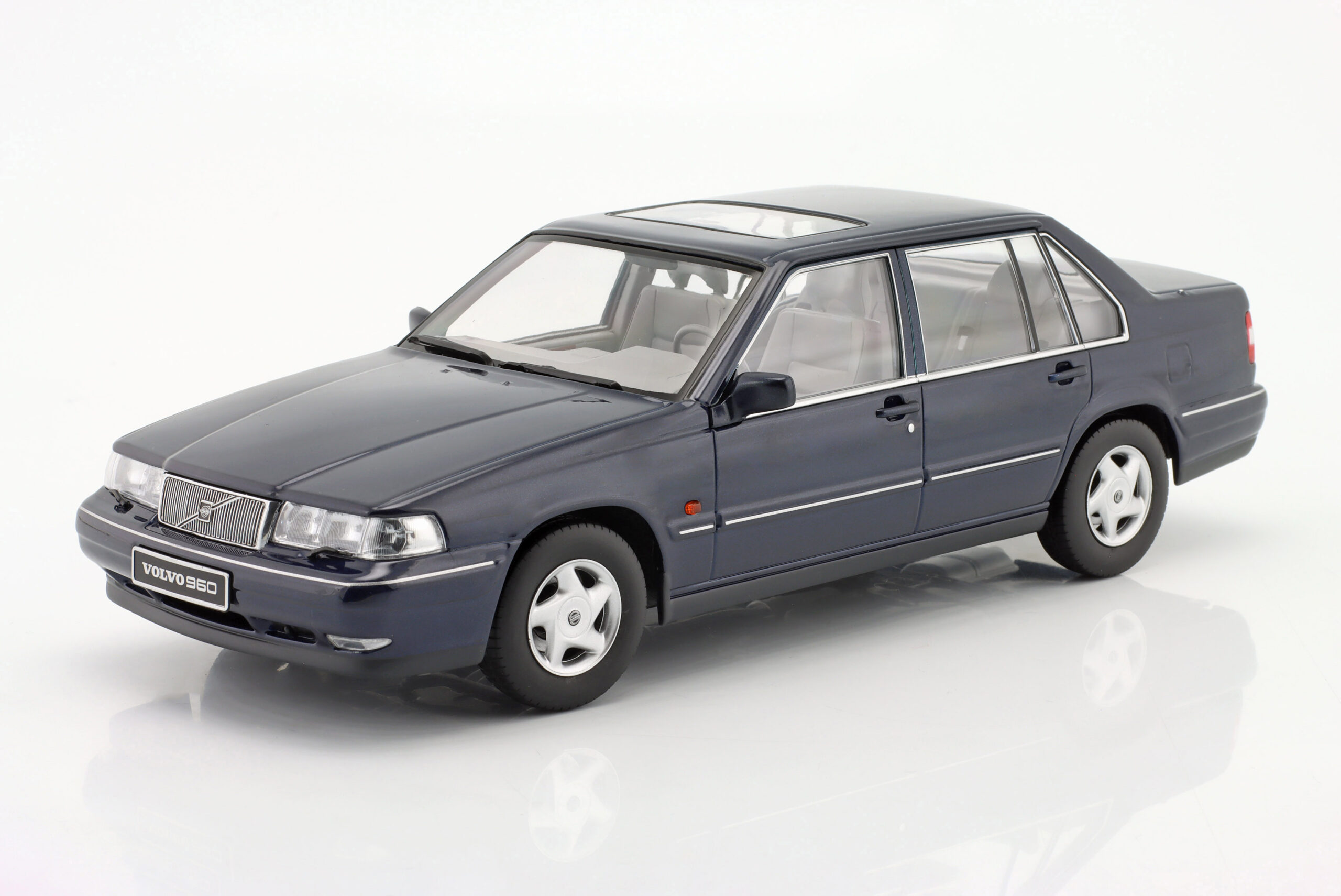 TRIPLE9 VOLVO 960 1996 Dark Blue metallic 1:18 T9-1800302
