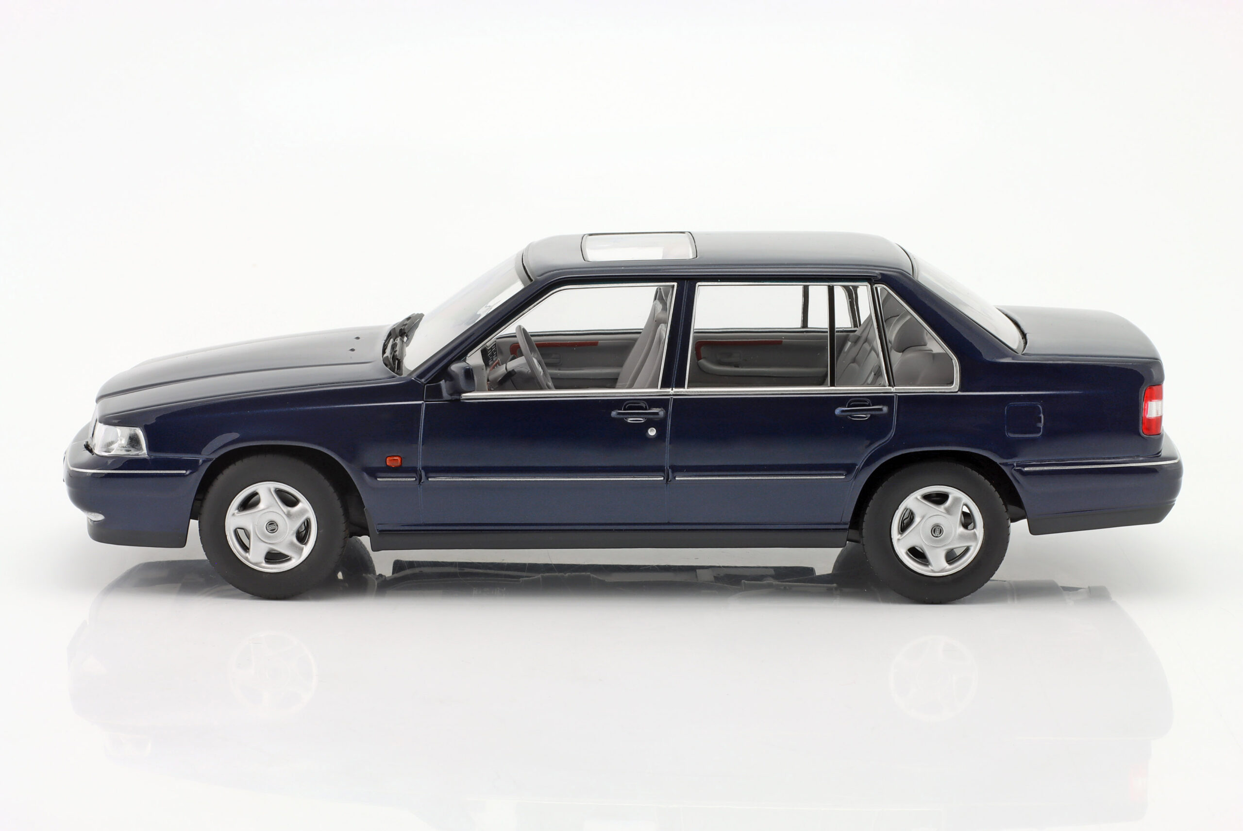 TRIPLE9 VOLVO 960 1996 Dark Blue metallic 1:18 T9-1800302 - obrazek 7