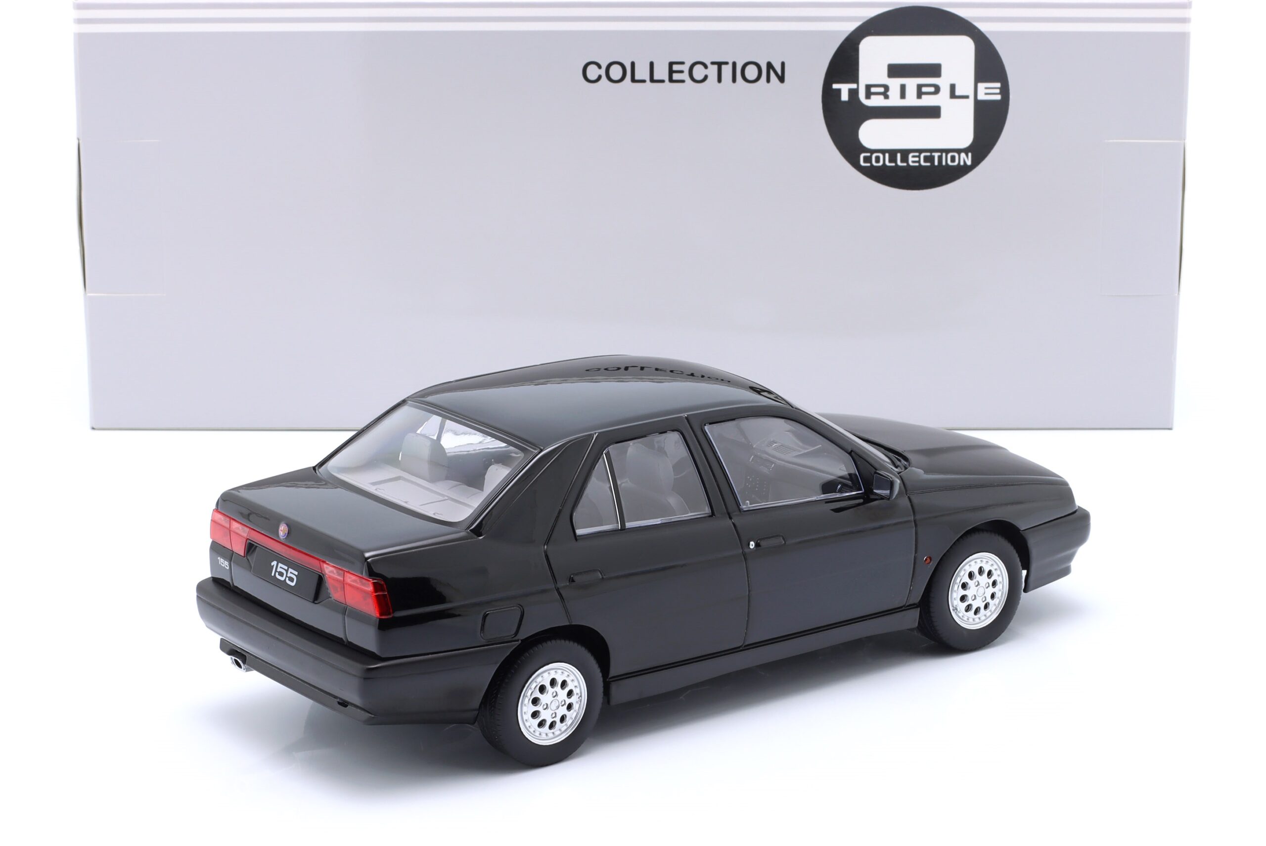 TRIPLE9 ALFA ROMEO 155 1996 Black 1:18 T9-1800381 - obrazek 3