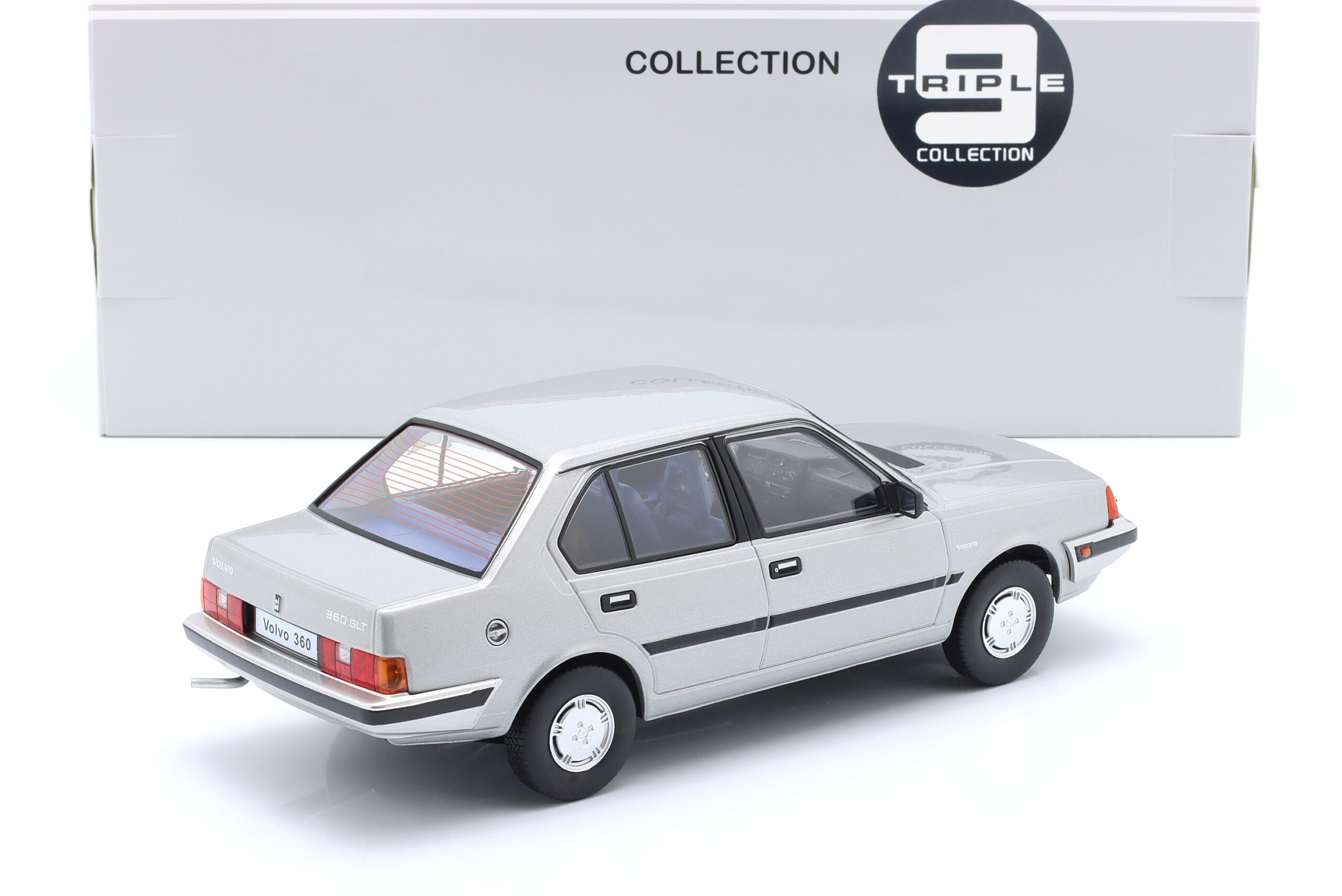 TRIPLE9 VOLVO 360 1987 Silvergrey metallic 1:18 T9-1800410 - obrazek 3