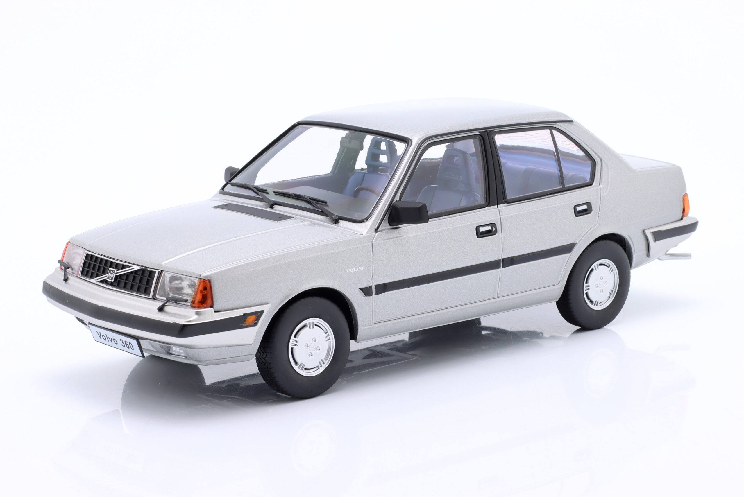 TRIPLE9 VOLVO 360 1987 Silvergrey metallic 1:18 T9-1800410
