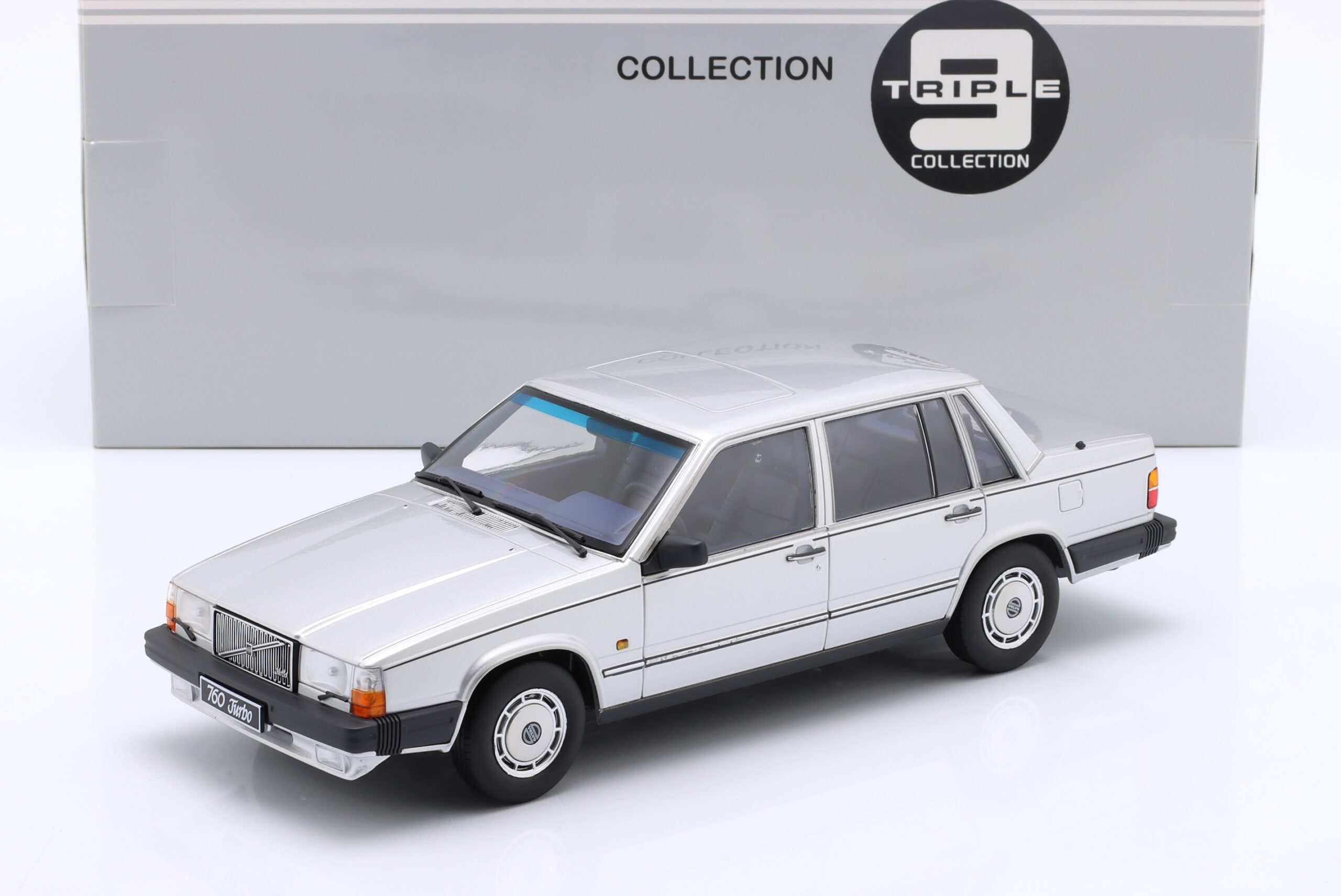 TRIPLE9 VOLVO 760 1985 Silver 1:18 T9-1800535 - obrazek 2