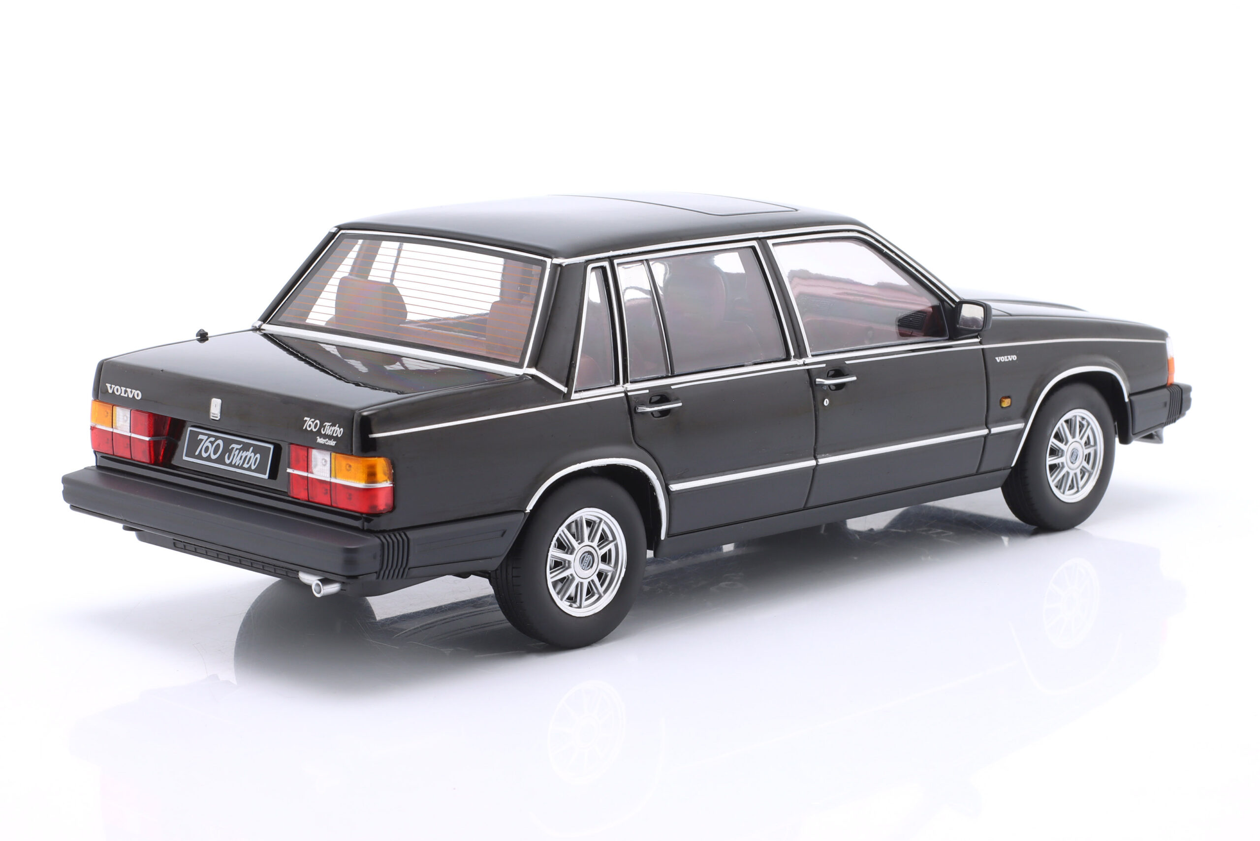 TRIPLE9 VOLVO 760 turbo 1985 Black 1:18 T9-1800530 - obrazek 5