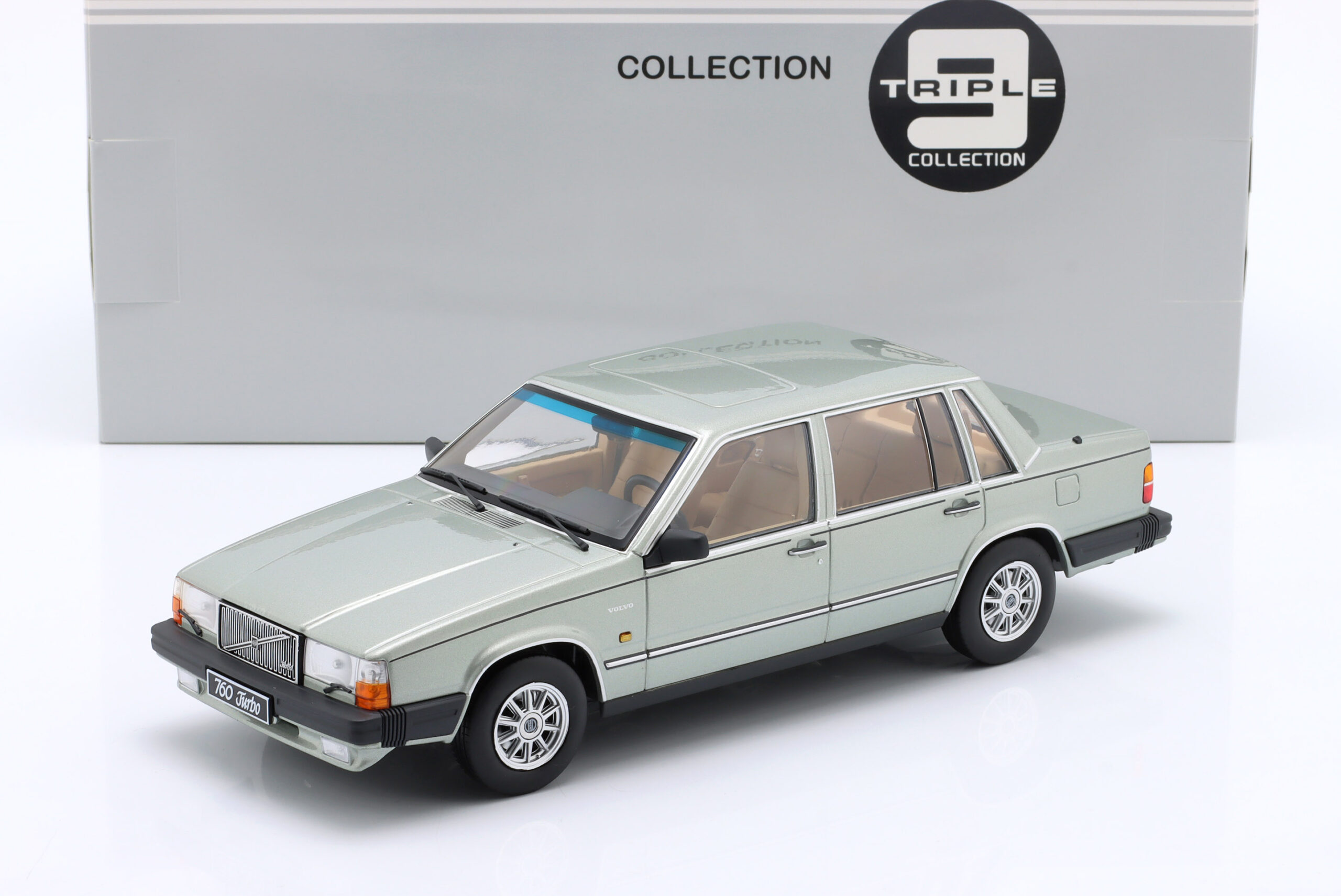 TRIPLE9 VOLVO 760 1985 Light green metallic 1:18 T9-1800531 - obrazek 2