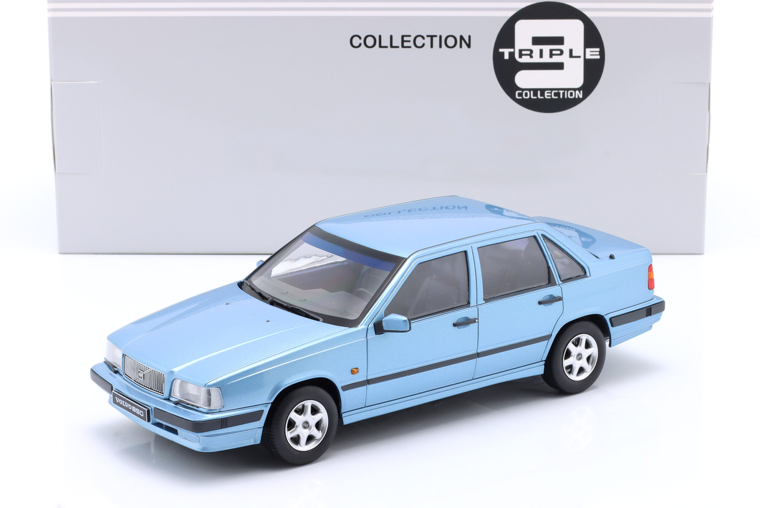 TRIPLE9 VOLVO 850 1993 Light blue metallic 1:18 T9-1800522 - obrazek 2