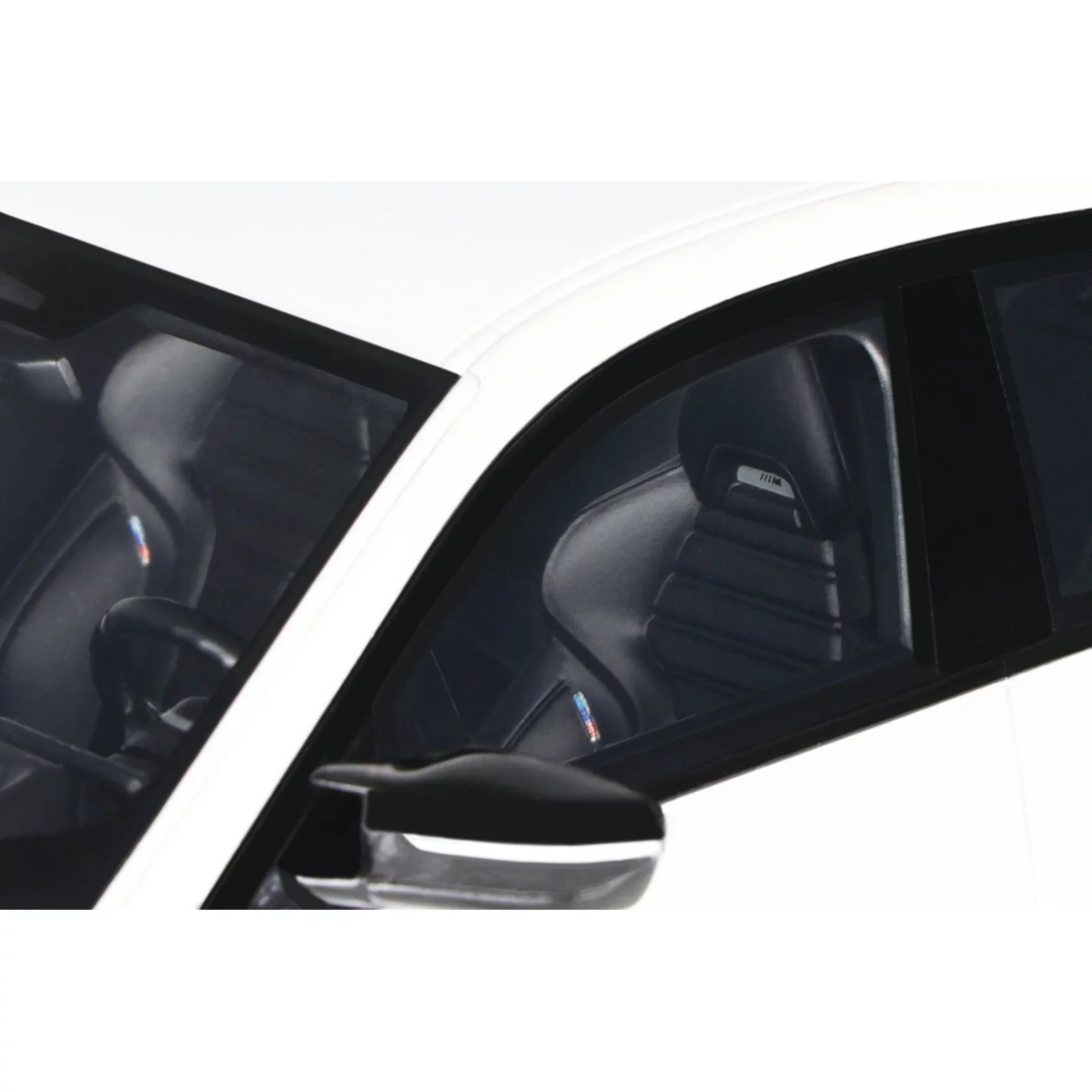 BMW i4 M50 (G26) 2021 Mineral White Otto Mobile 1:18 Model Samochodu OT1074 - obrazek 7