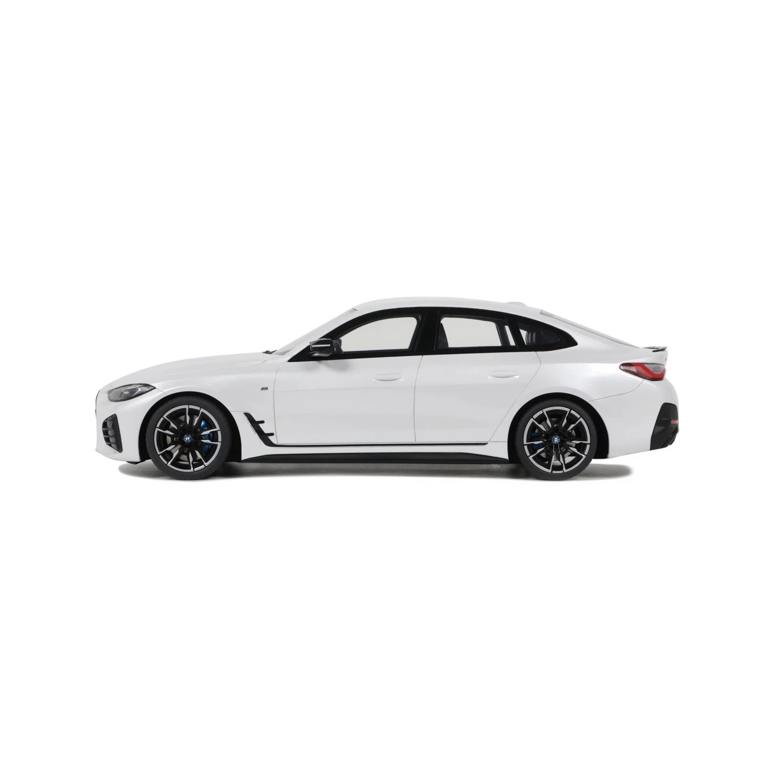 BMW i4 M50 (G26) 2021 Mineral White Otto Mobile 1:18 Model Samochodu OT1074 - obrazek 9