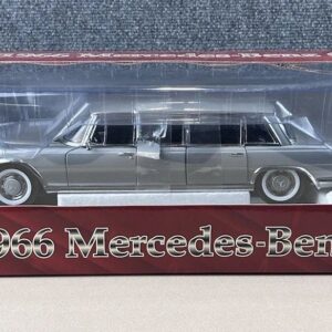 Sun Star 2201 Mercedes-Benz 600 Pullman 1966 rok w kolorze srebrnym 1:18