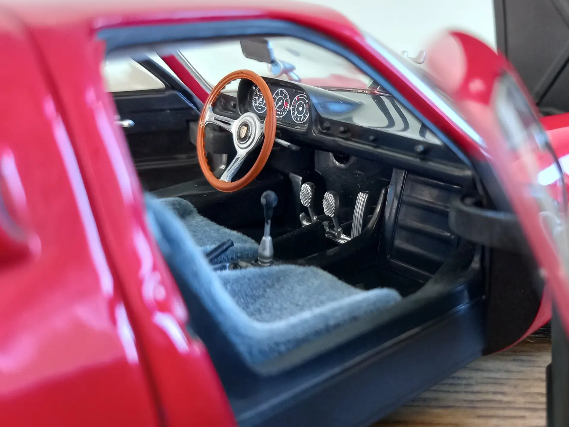 MINICHAMPS 1/18 PORSCHE 904 CARRERA GTS 1954 - obrazek 2