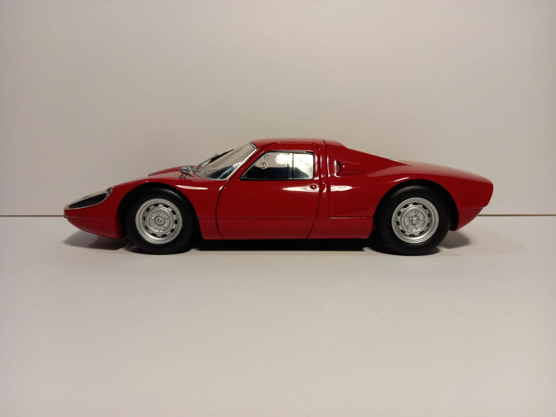 MINICHAMPS 1/18 PORSCHE 904 CARRERA GTS 1954 - obrazek 5