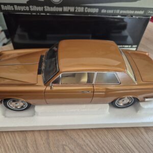 Model Rolls Royce Silver Shadow Burgundy 1/18 z 1968 roku od Paragon  pa98205r