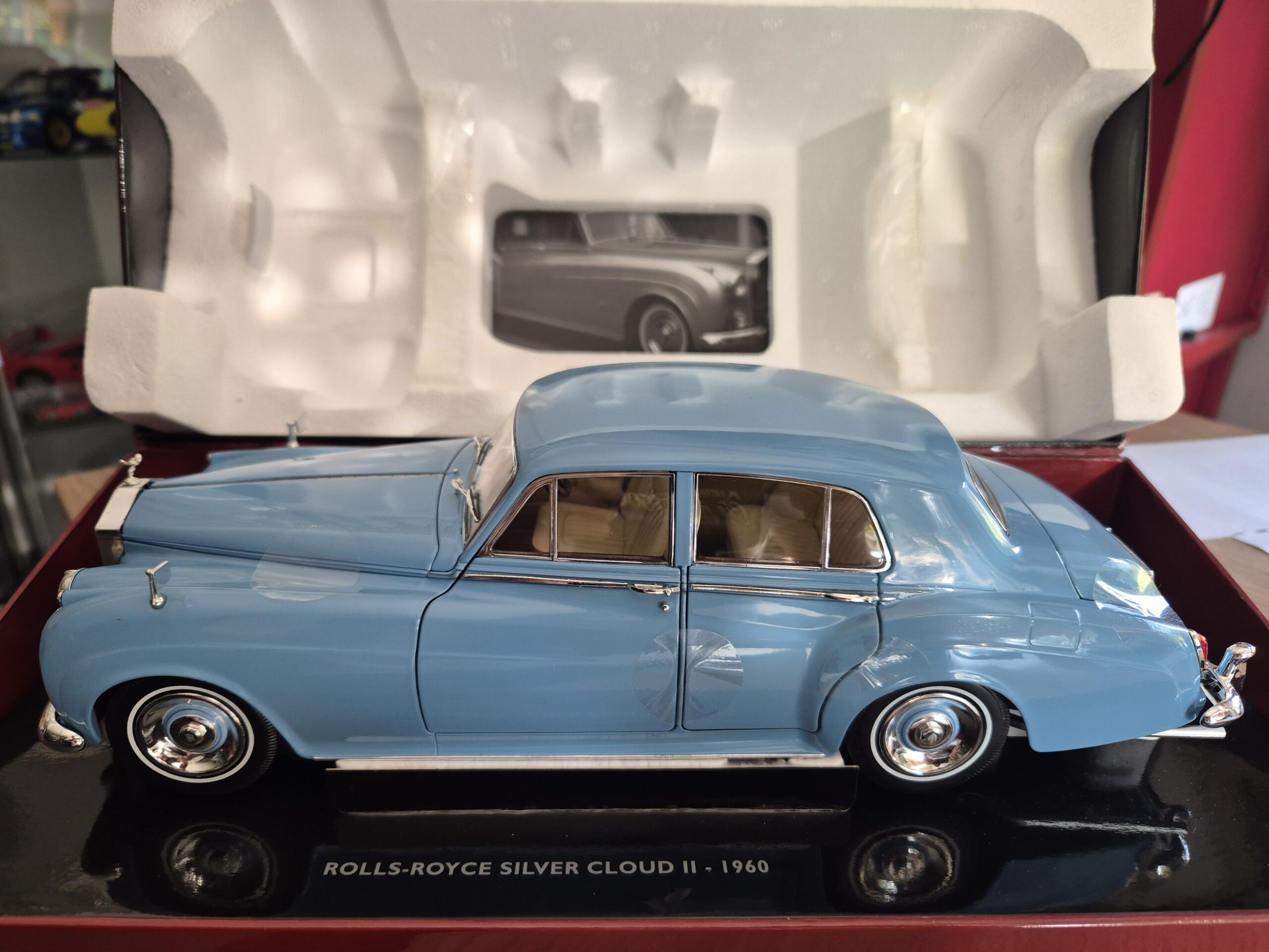 minichamps 100134904 Rolls Royce Silver Cloud II 1960 1/18 Błekitny