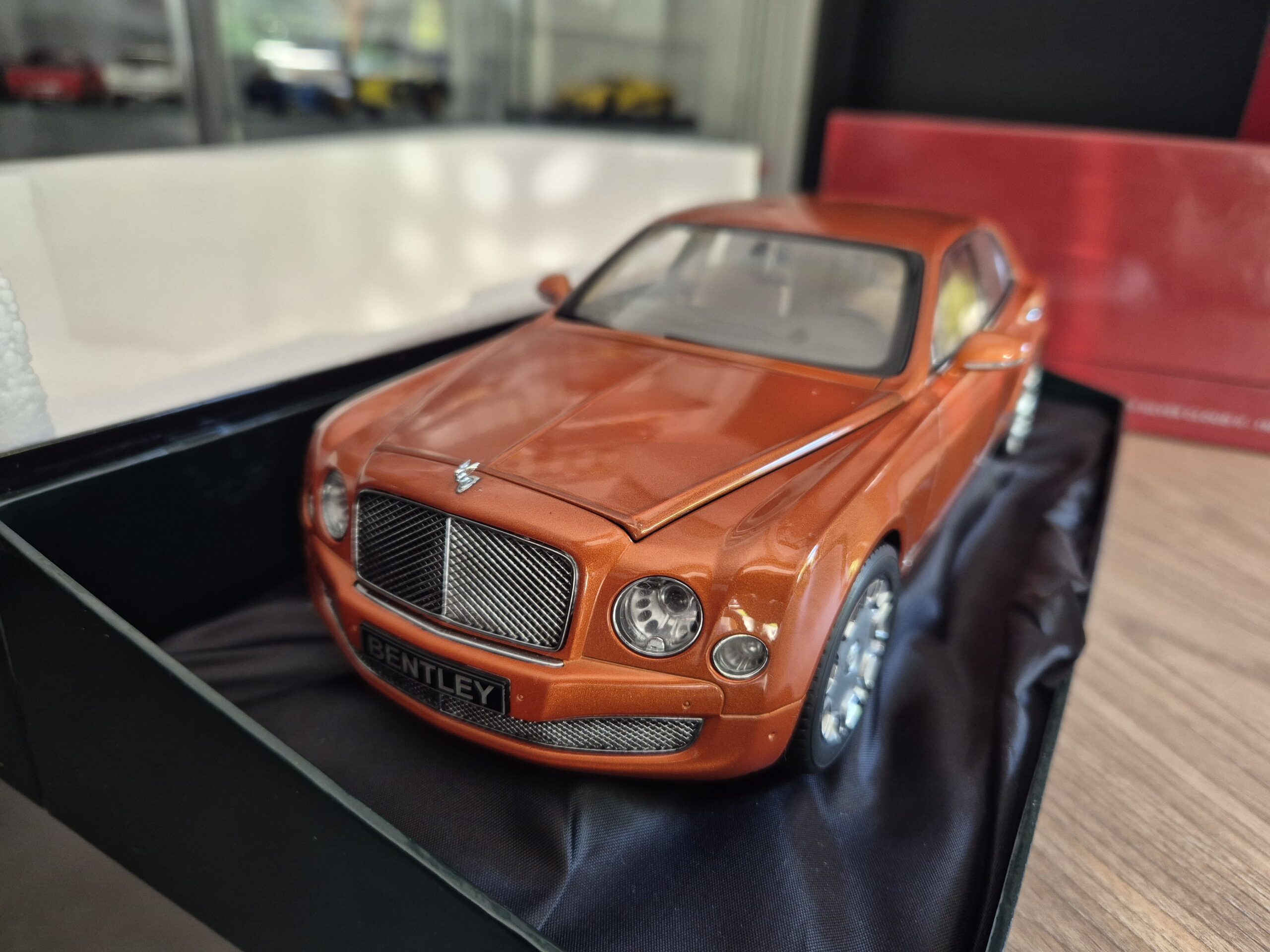 100139902 Minichamps Bentley Mulsanne Pomarańczowy 1:18 - obrazek 3