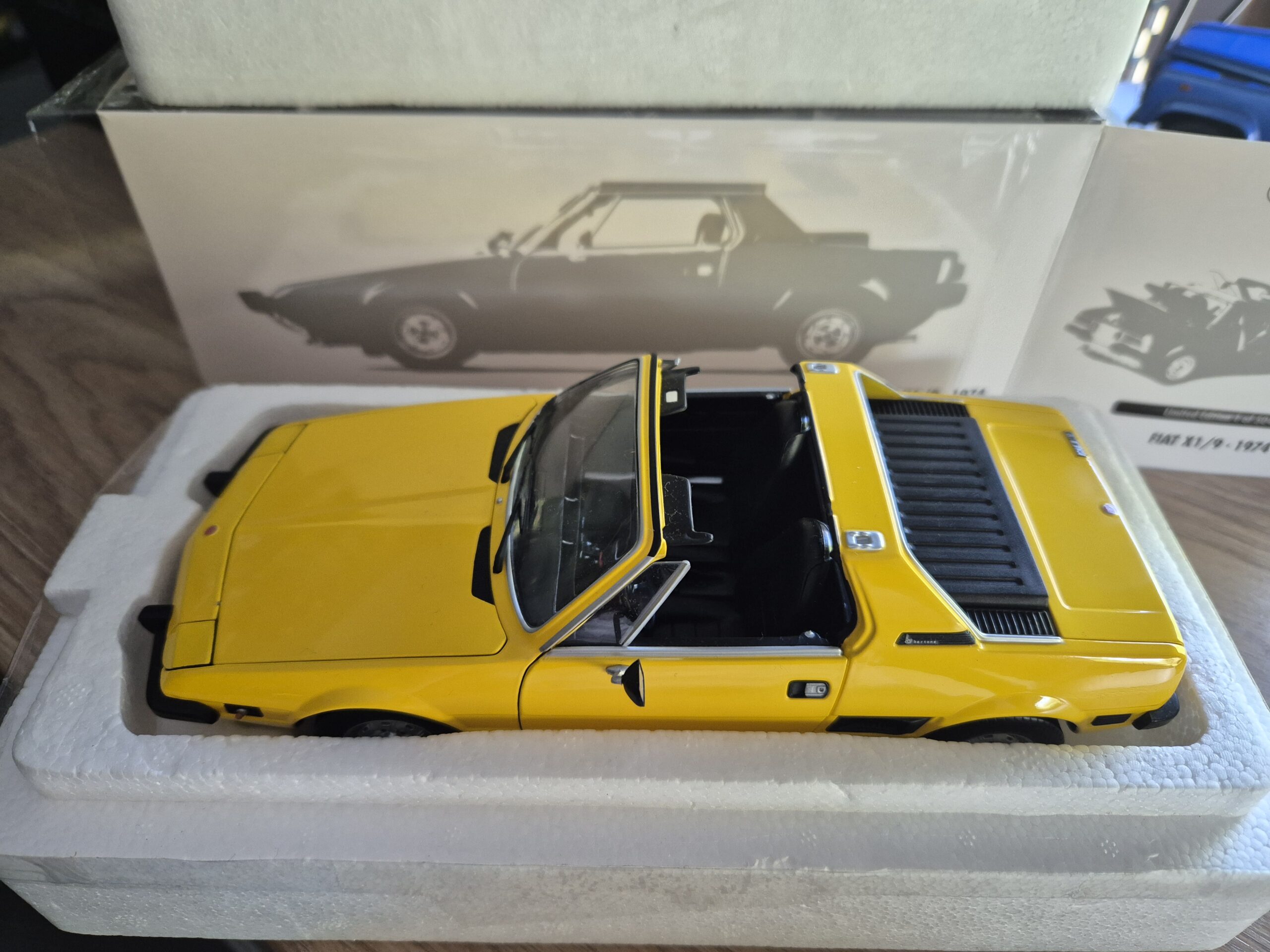 MINICHAMPS 100121664 FIAT X1/9 1974 Yellow ŻÓŁTY 1/18 SKALA