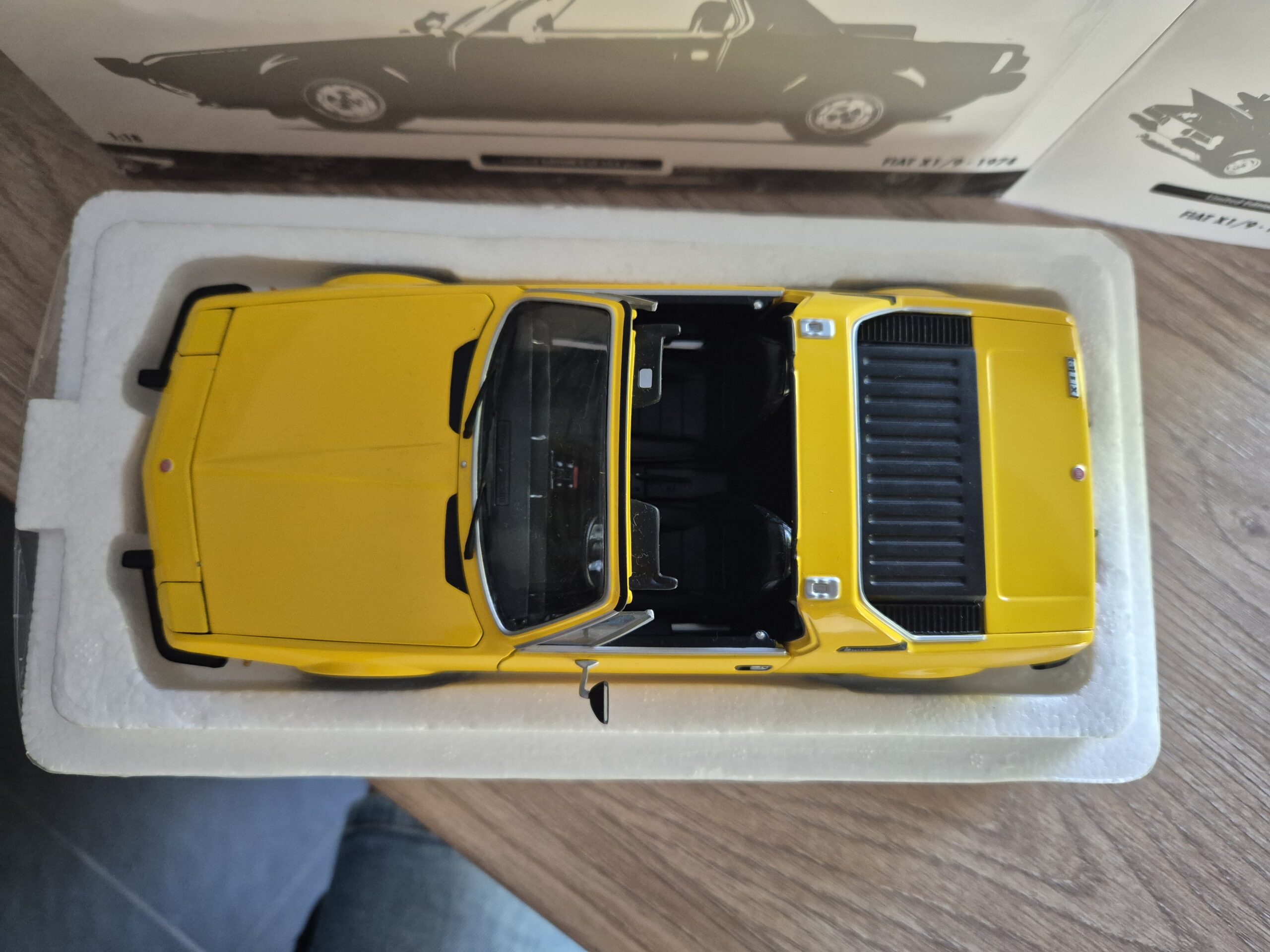 MINICHAMPS 100121664 FIAT X1/9 1974 Yellow ŻÓŁTY 1/18 SKALA - obrazek 5
