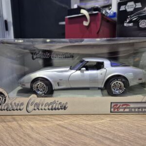 Chevrolet Corvette C3 Coupe Silver SREBRNY UT Models 1/18 21072
