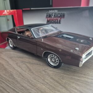 ERTL Auto World amm1003/06 Dodge Super Bee 1971 skala 1/18