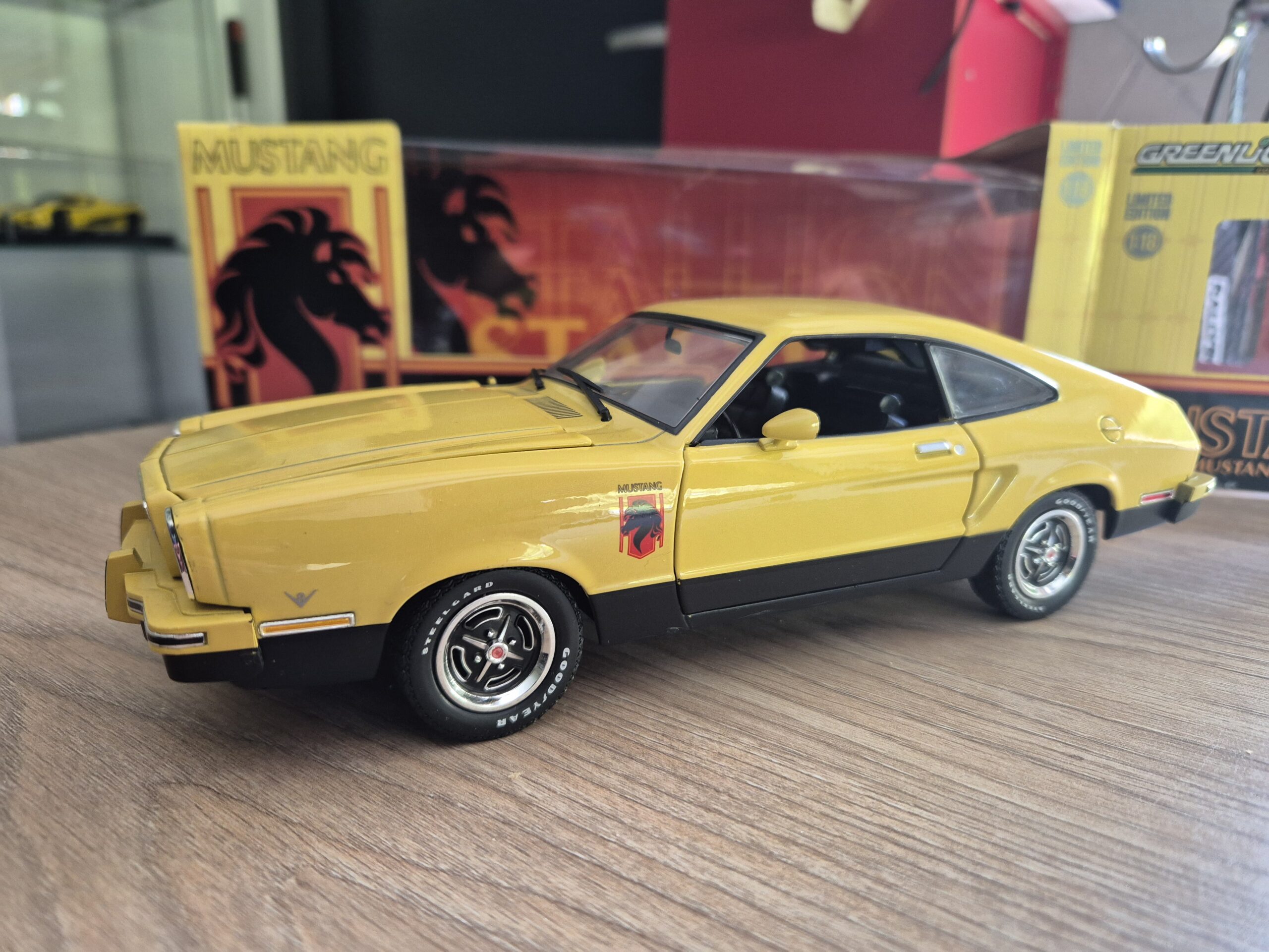 FORD MUSTANG II STALLION 1976 1/18 GREENLIGHT 12889